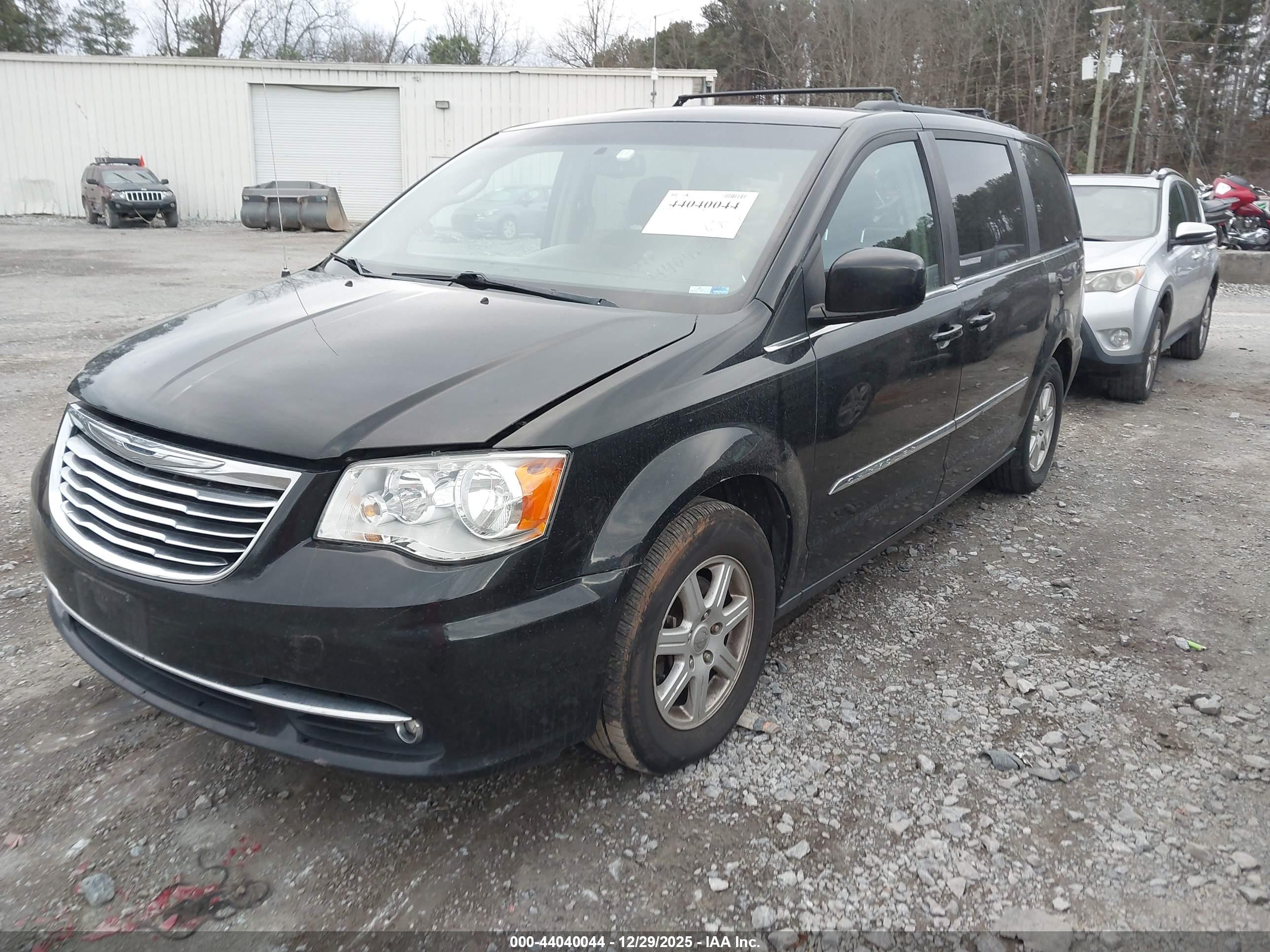 CHRYSLER TOWN image 2