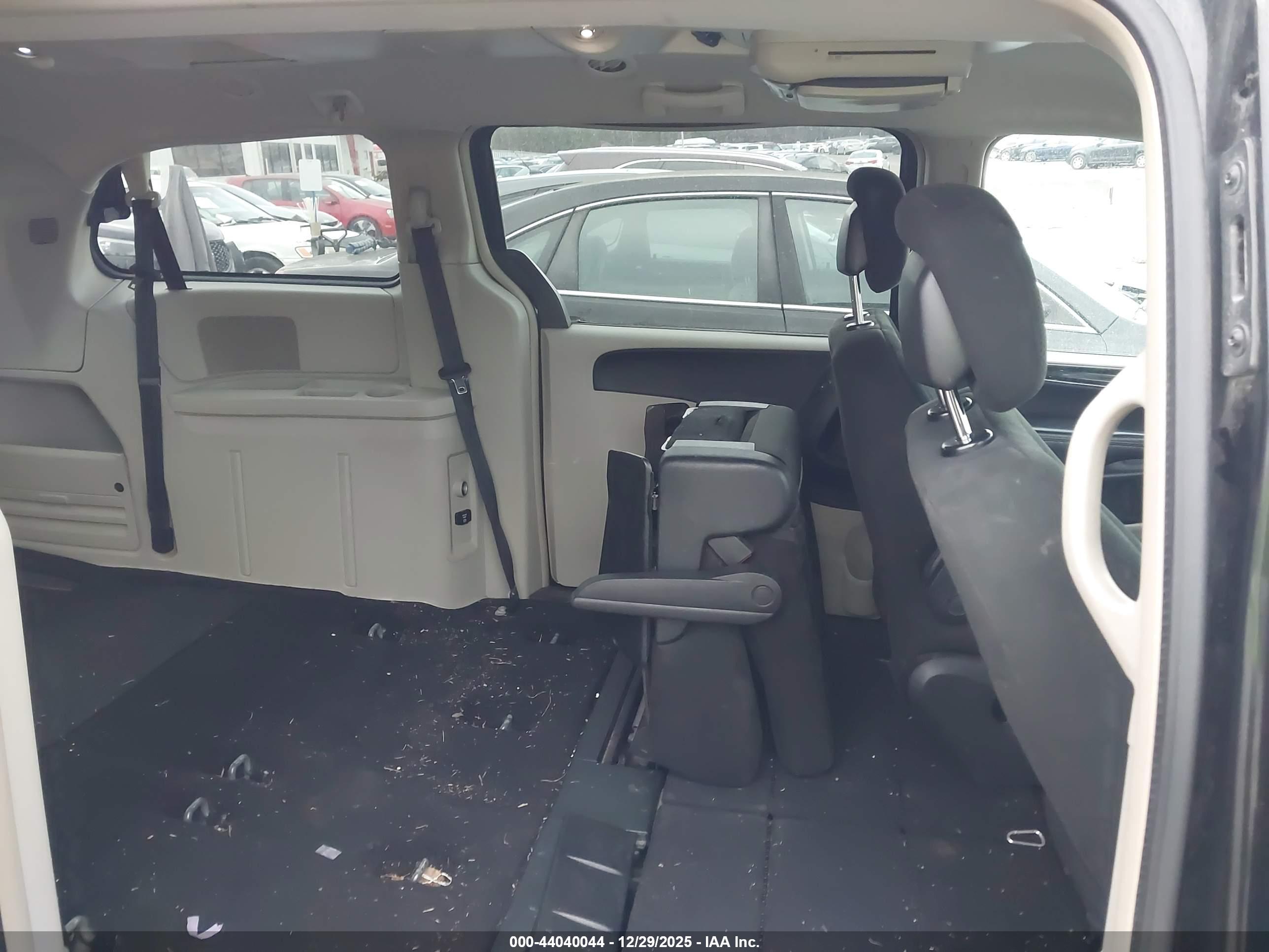 CHRYSLER TOWN image 8