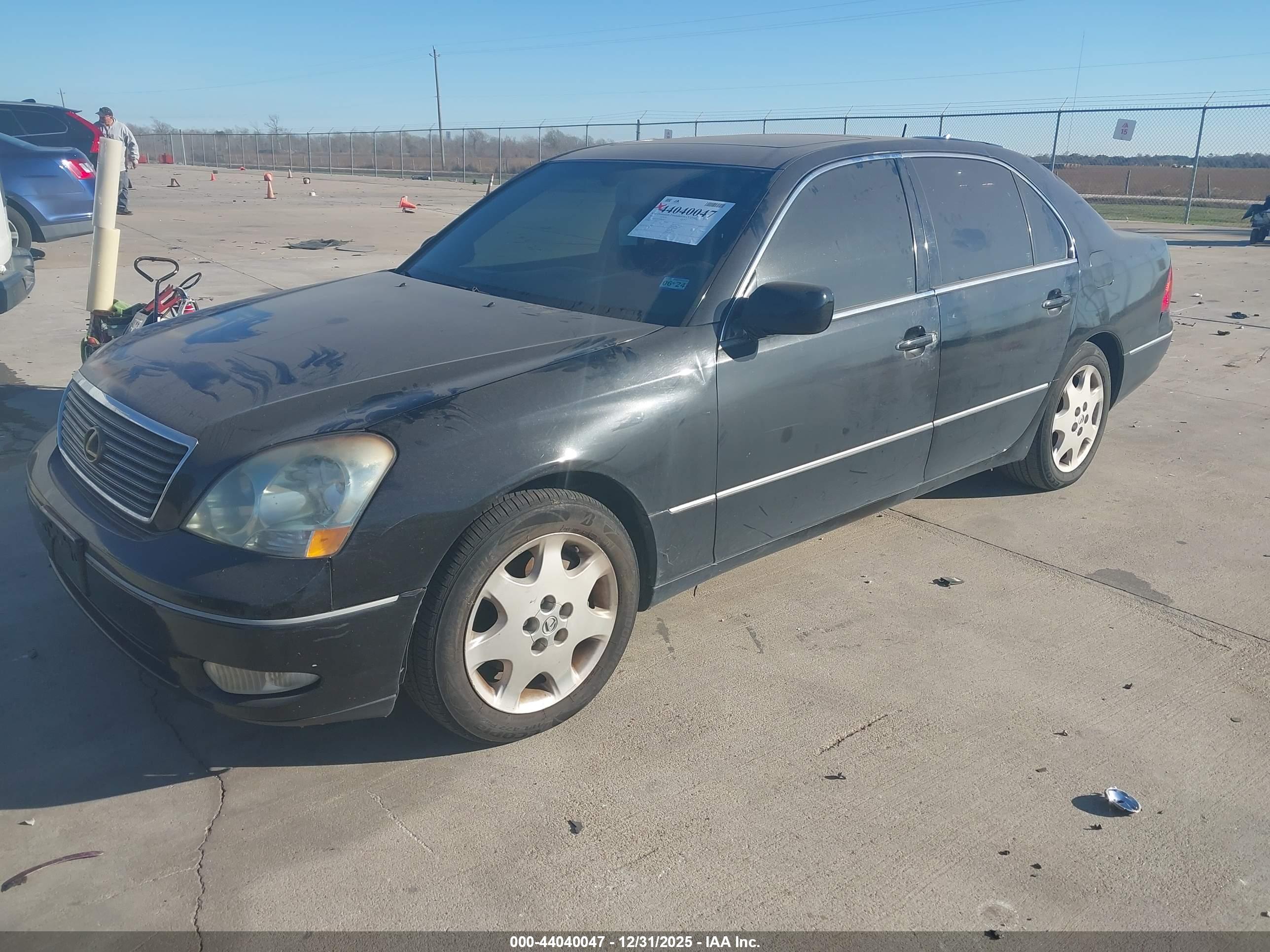 LEXUS LS image 2