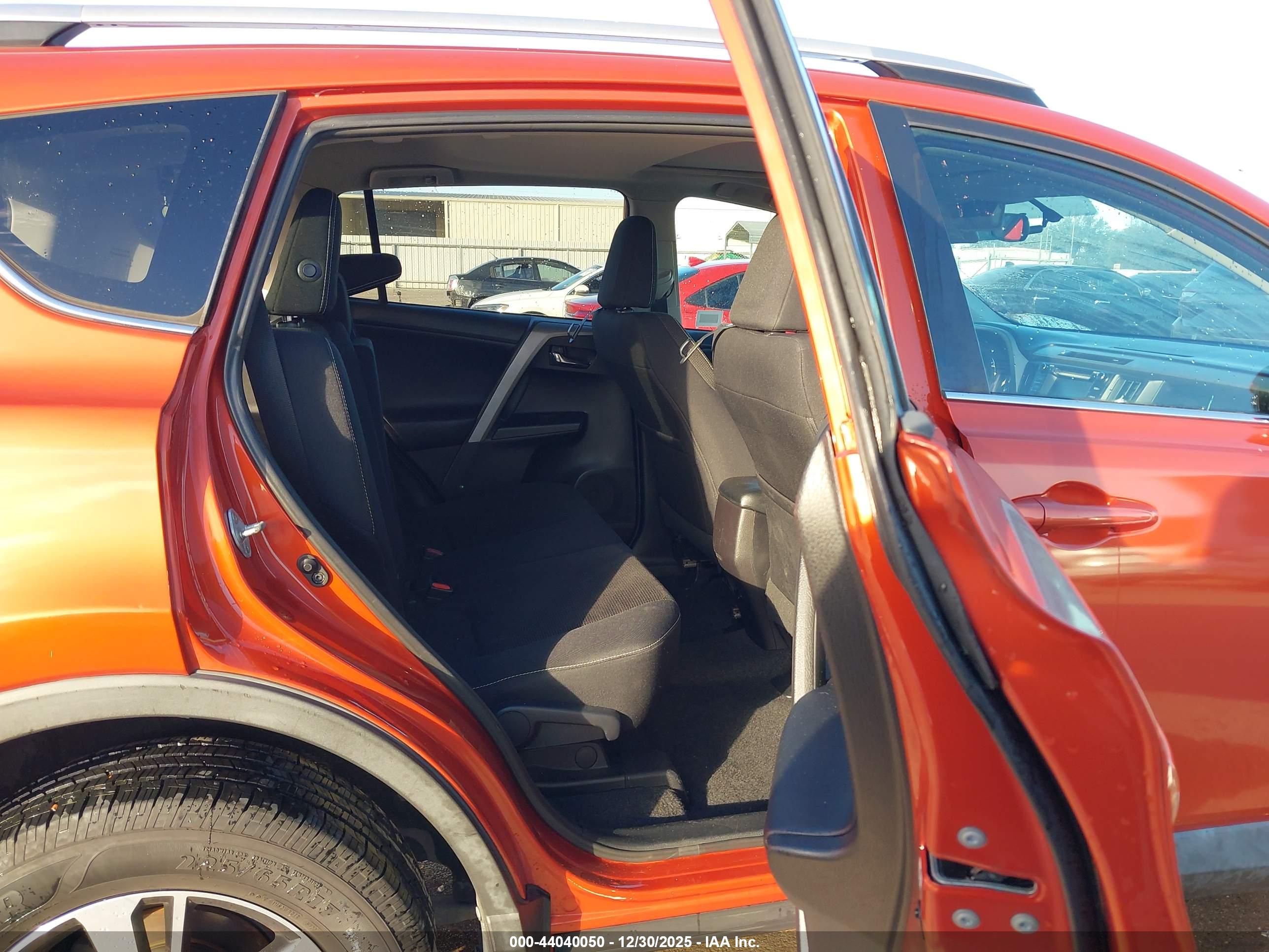 TOYOTA RAV4 image 8