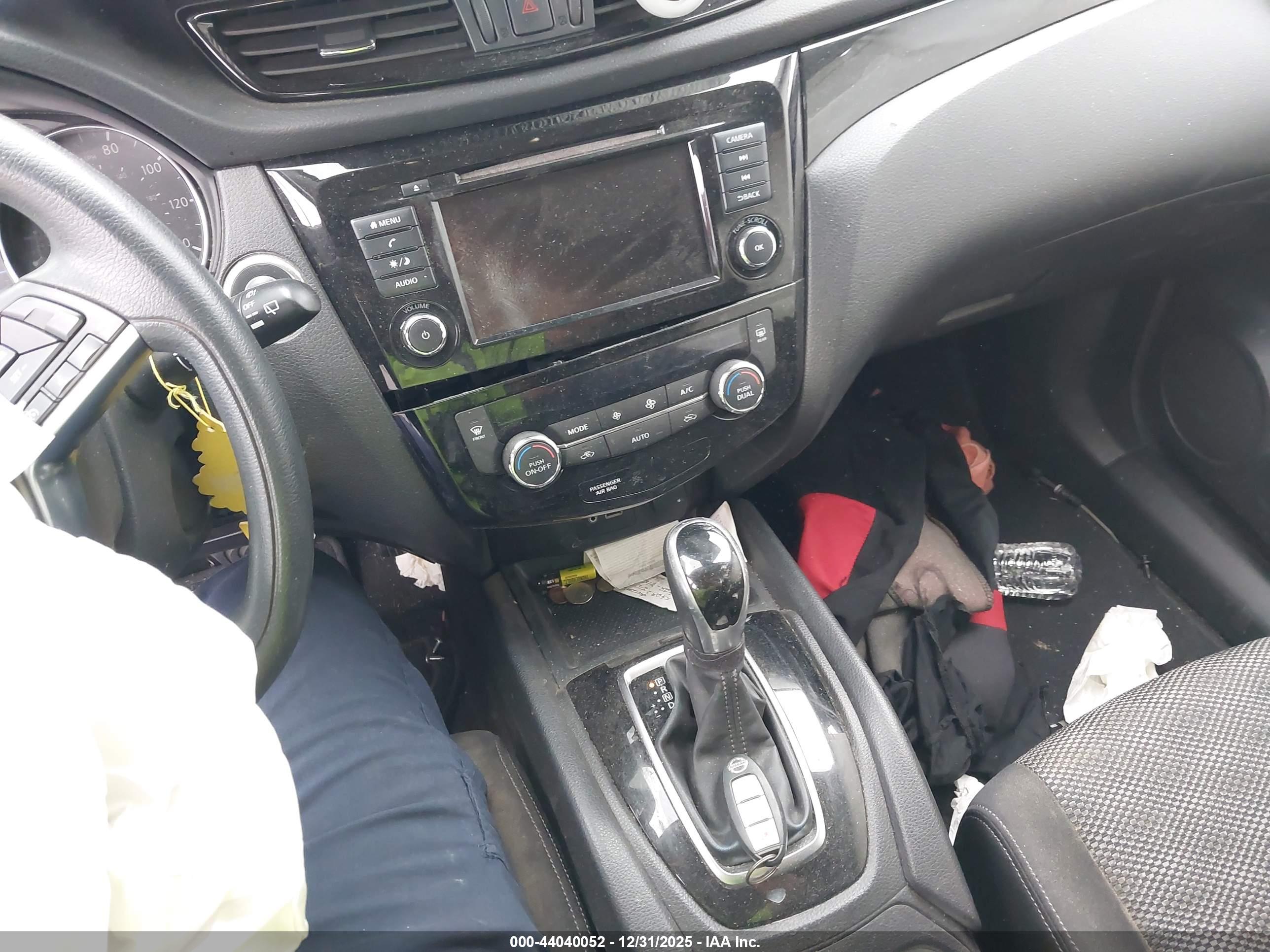 NISSAN ROGUE image 11