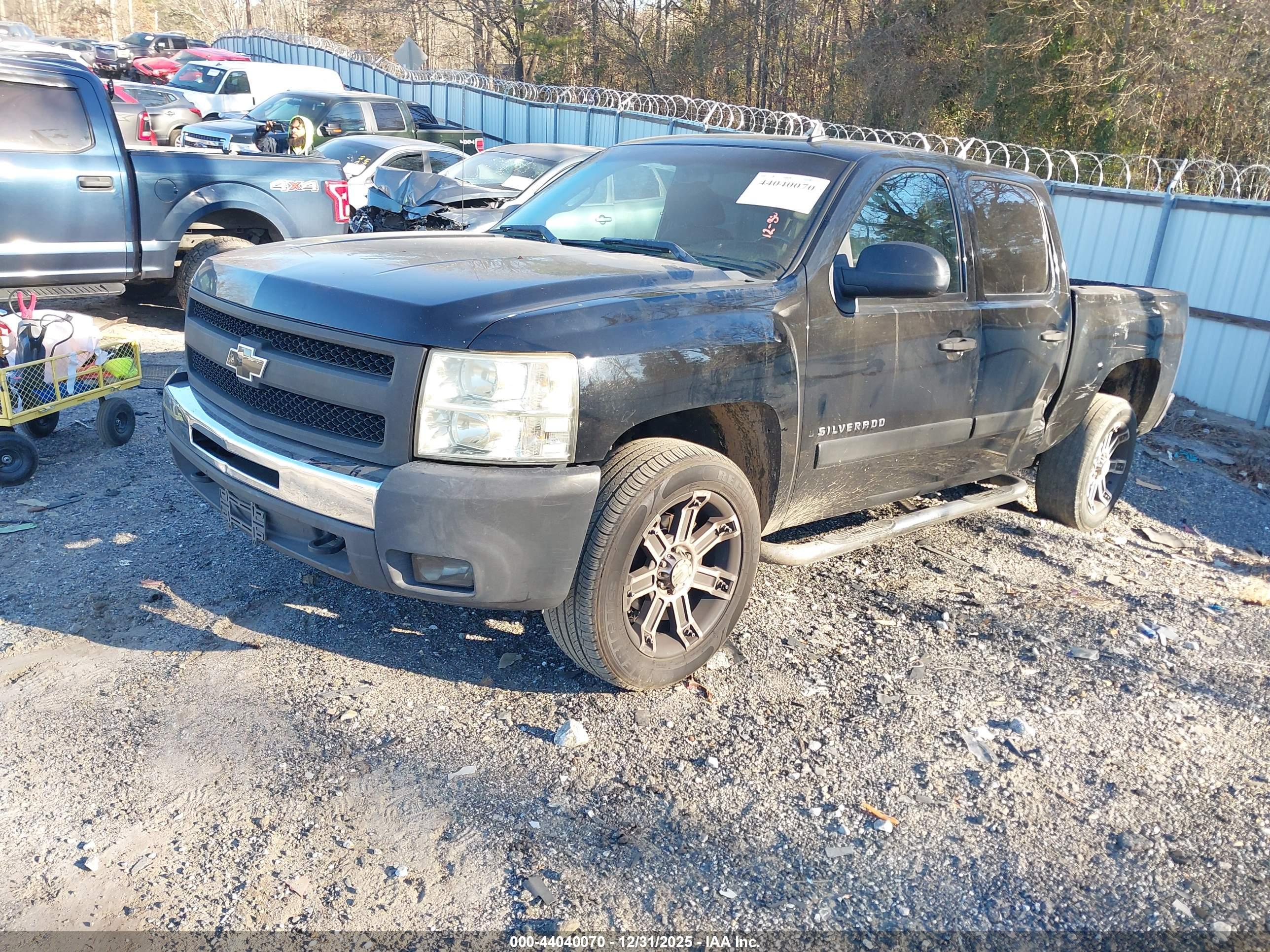 CHEVROLET SILVERADO image 2