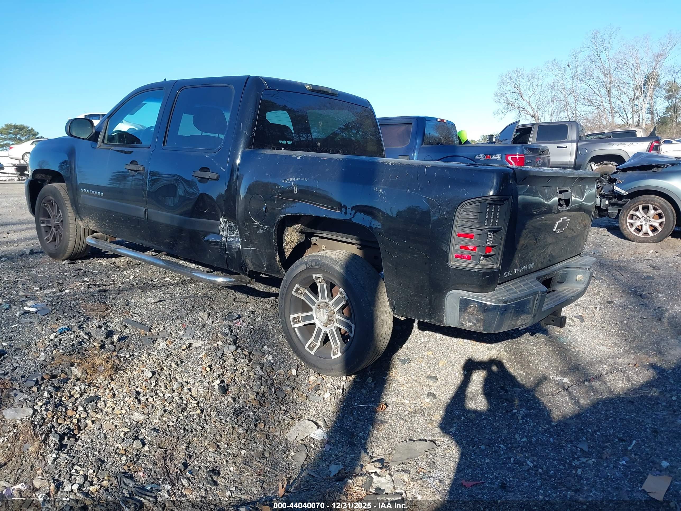 CHEVROLET SILVERADO image 3