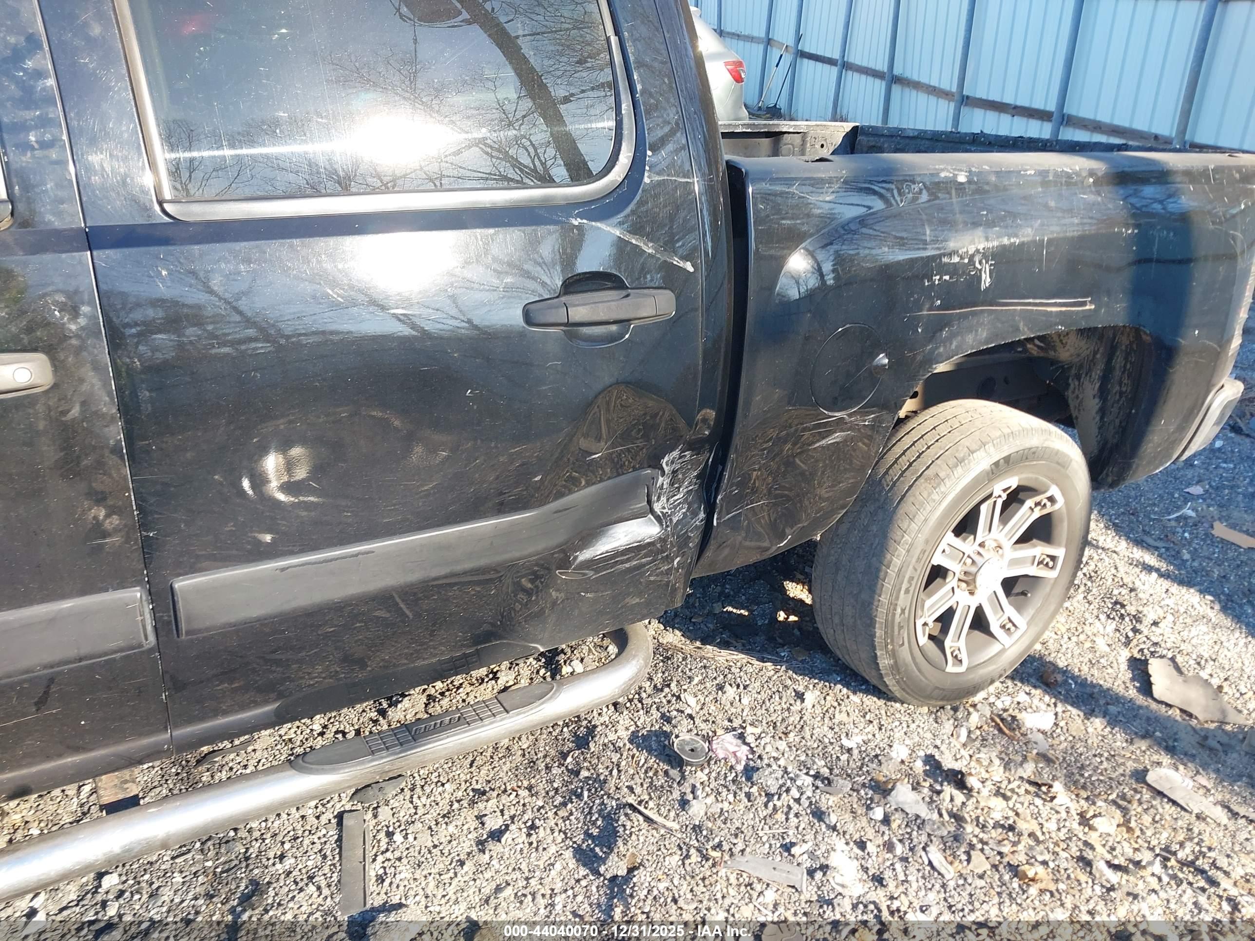 CHEVROLET SILVERADO image 6