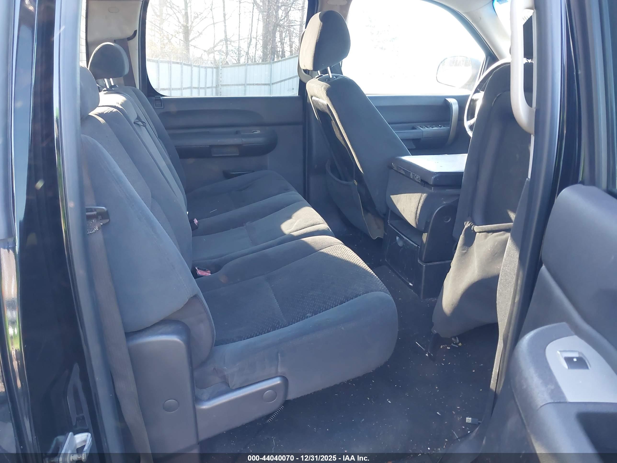 CHEVROLET SILVERADO image 8