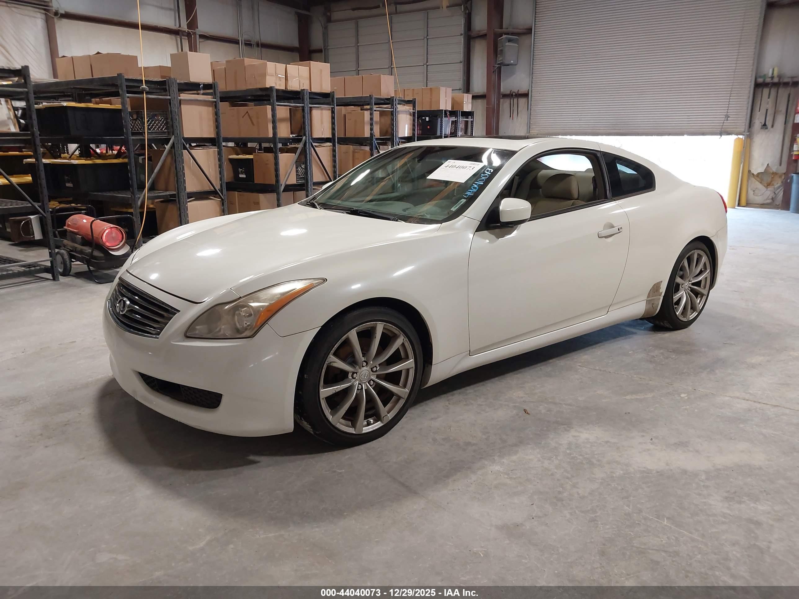 INFINITI G37 image 2