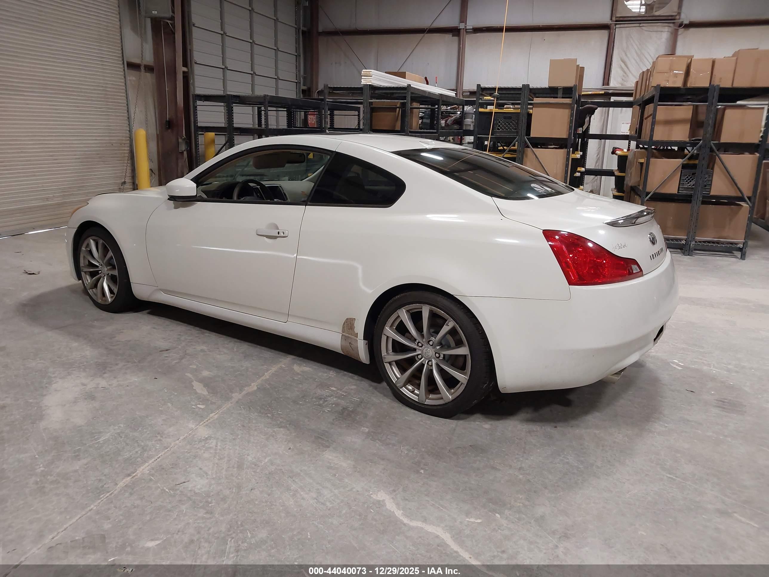 INFINITI G37 image 3
