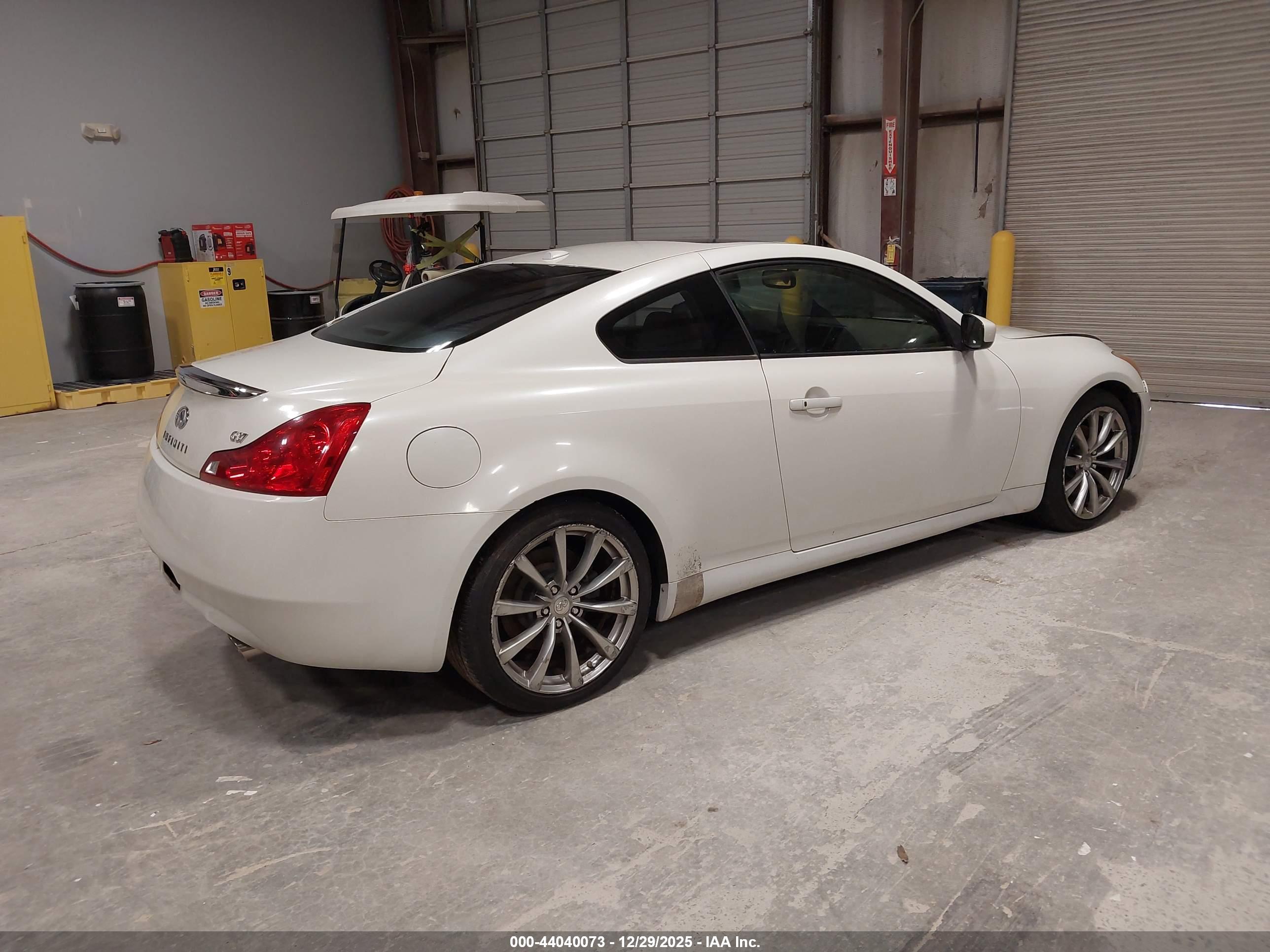 INFINITI G37 image 4