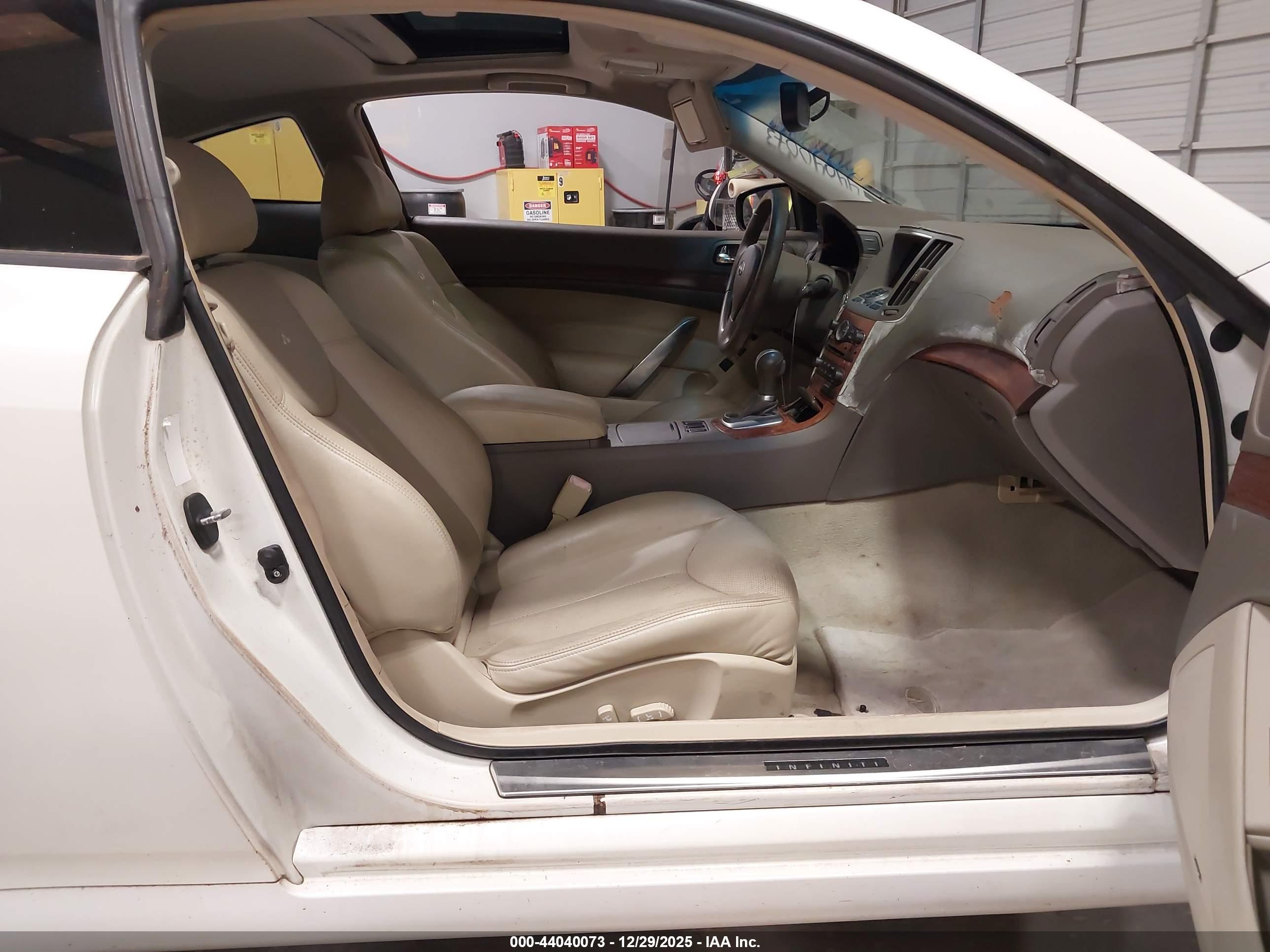 INFINITI G37 image 5