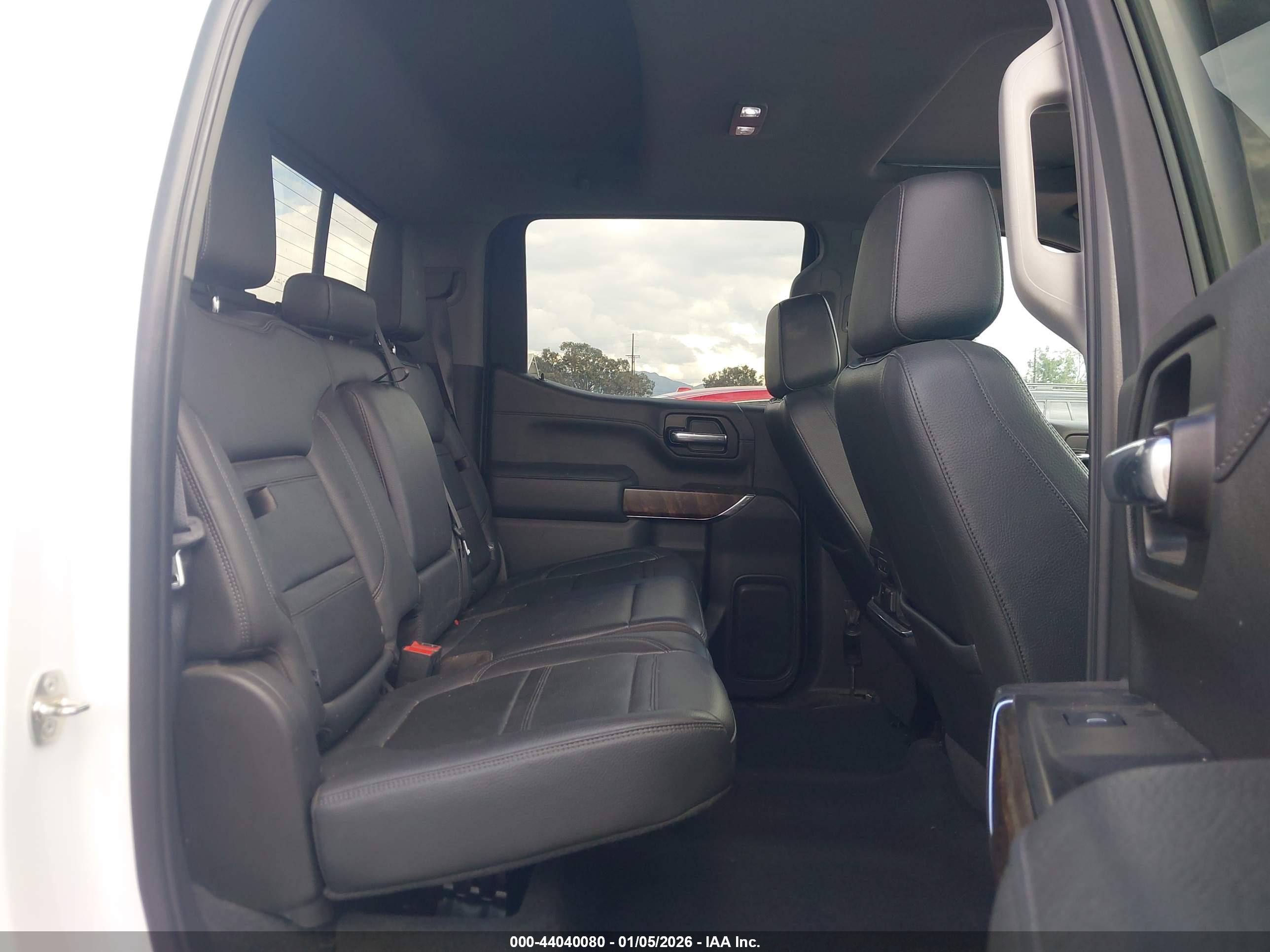 GMC SIERRA image 8