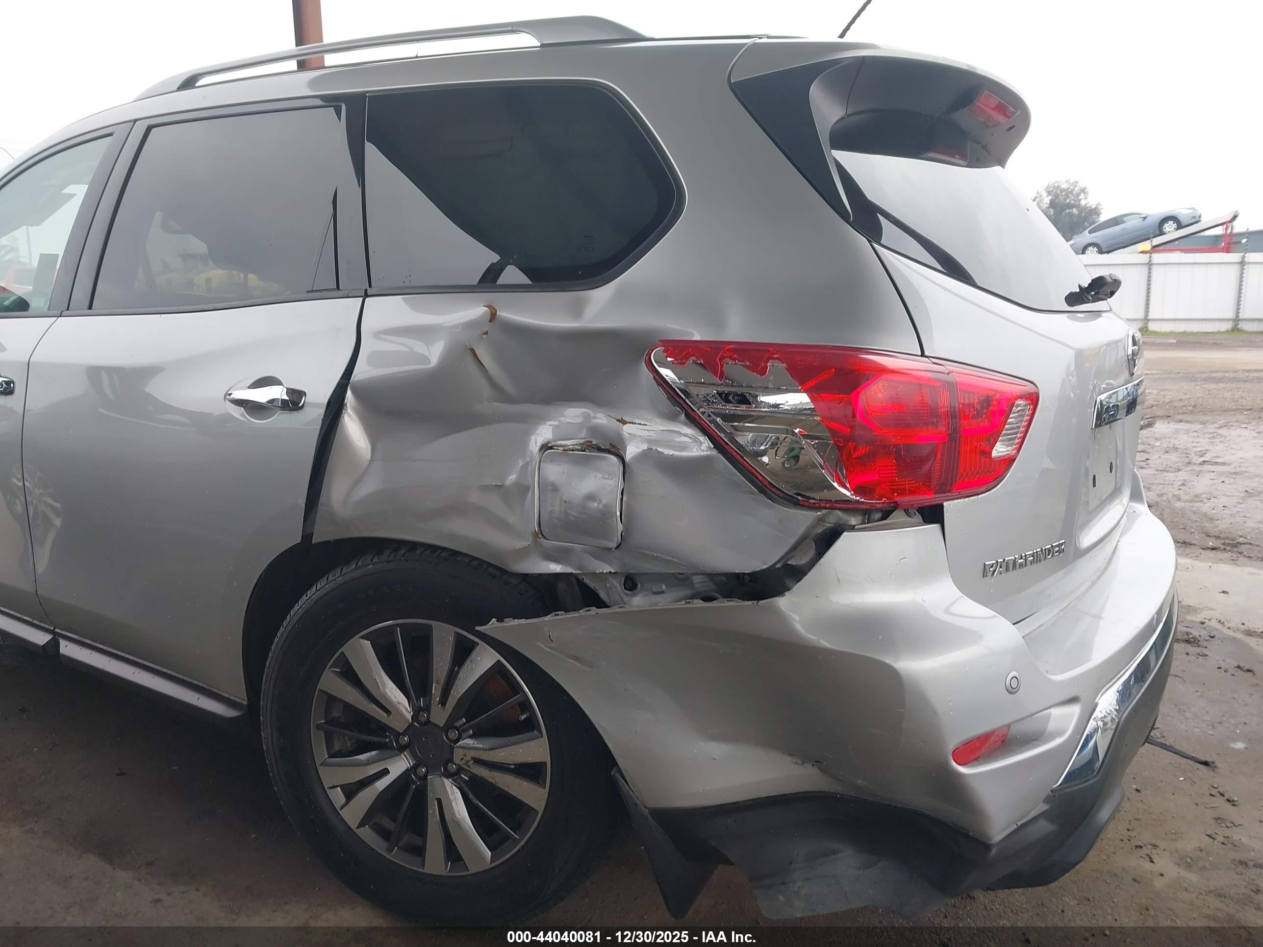 NISSAN PATHFINDER image 6