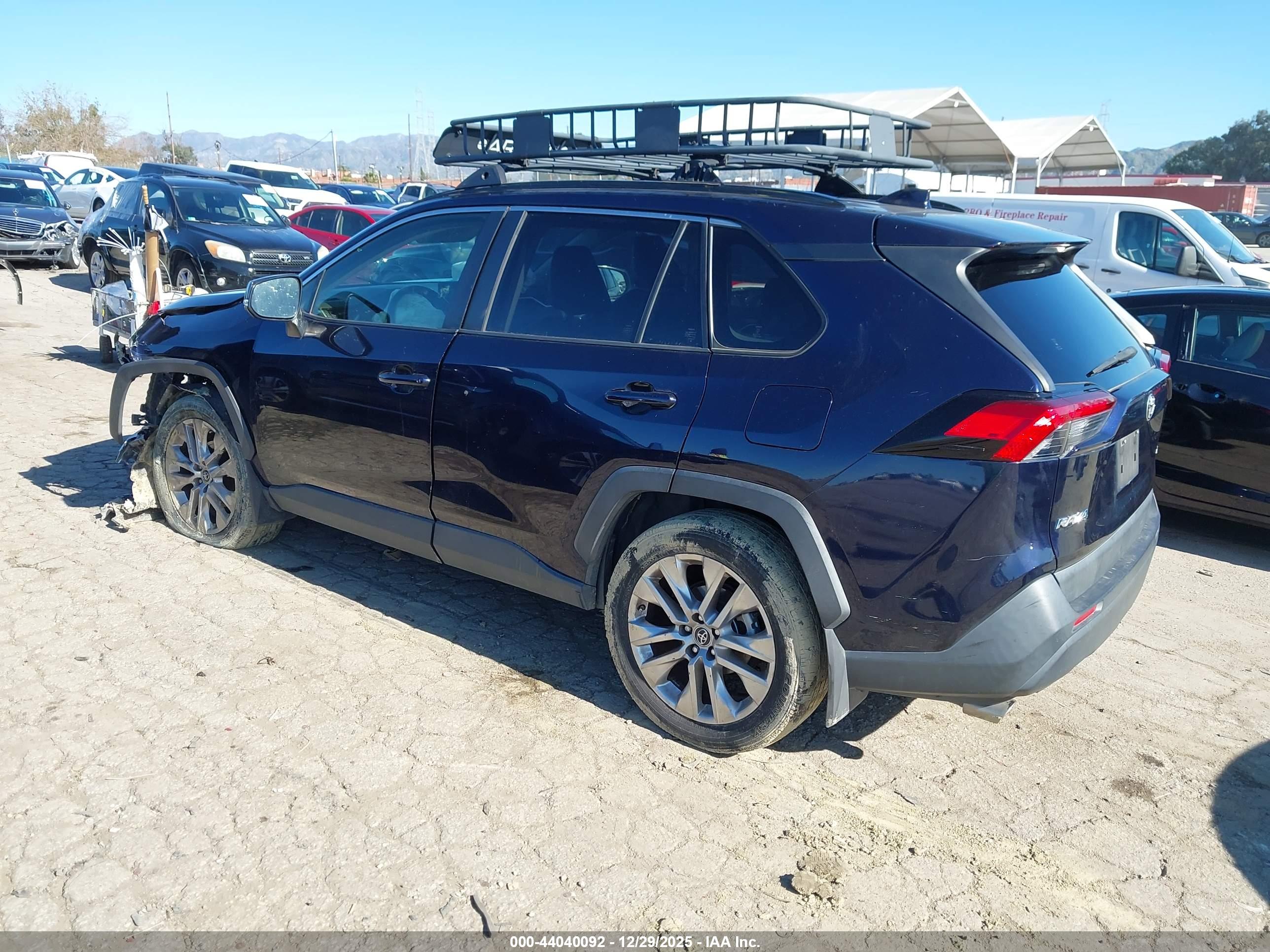 TOYOTA RAV4 image 3