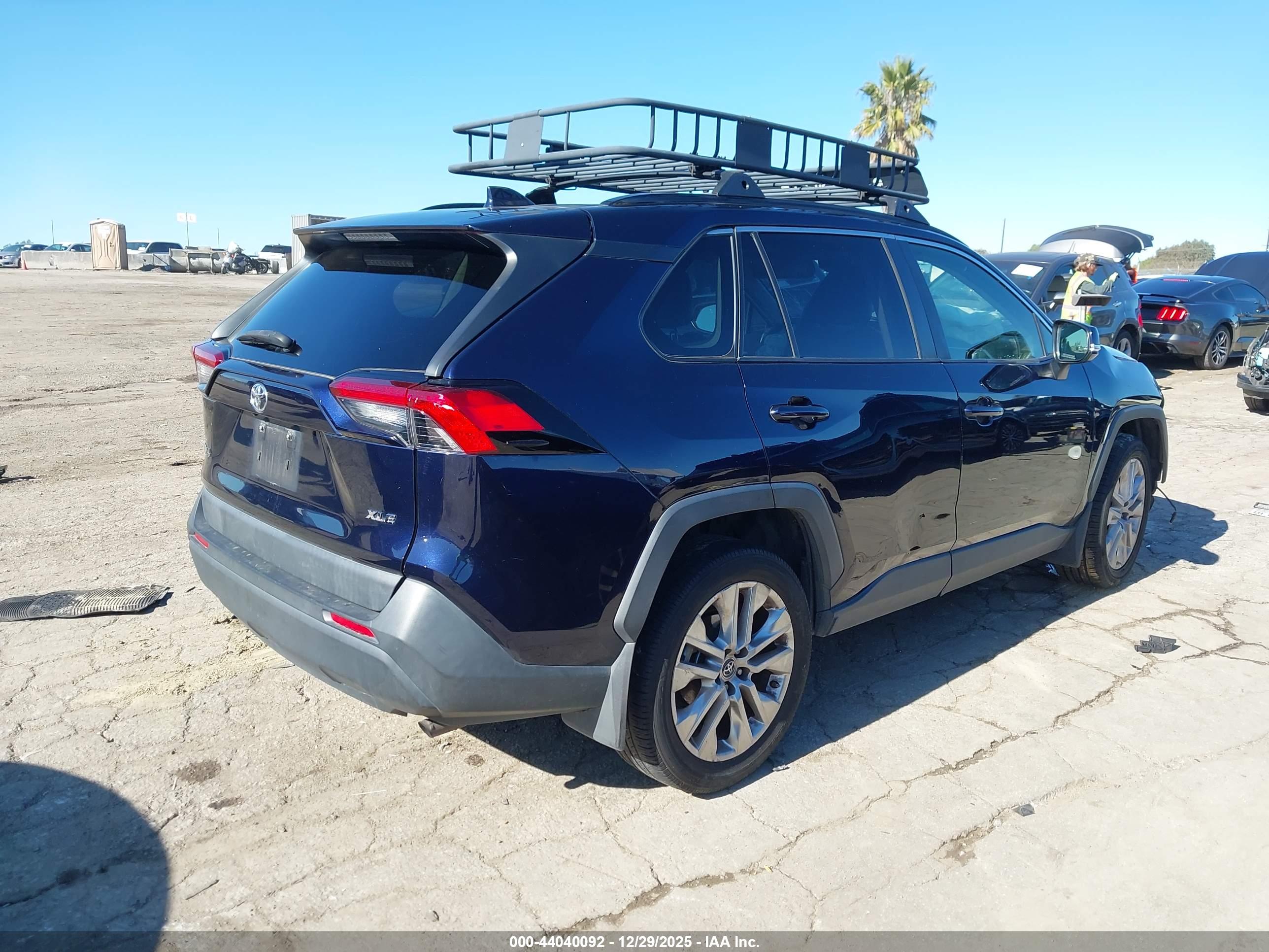TOYOTA RAV4 image 4