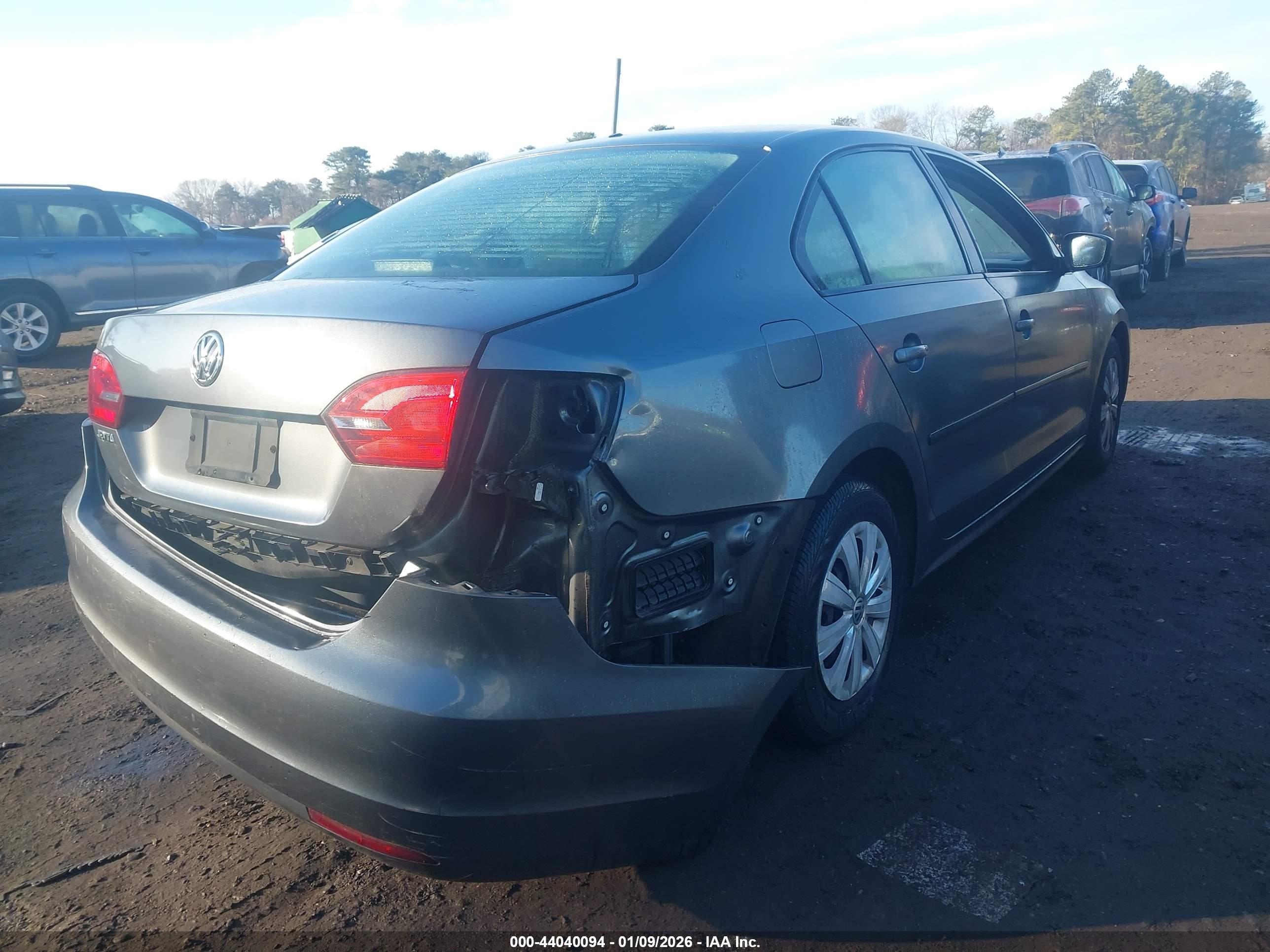 VOLKSWAGEN JETTA image 4