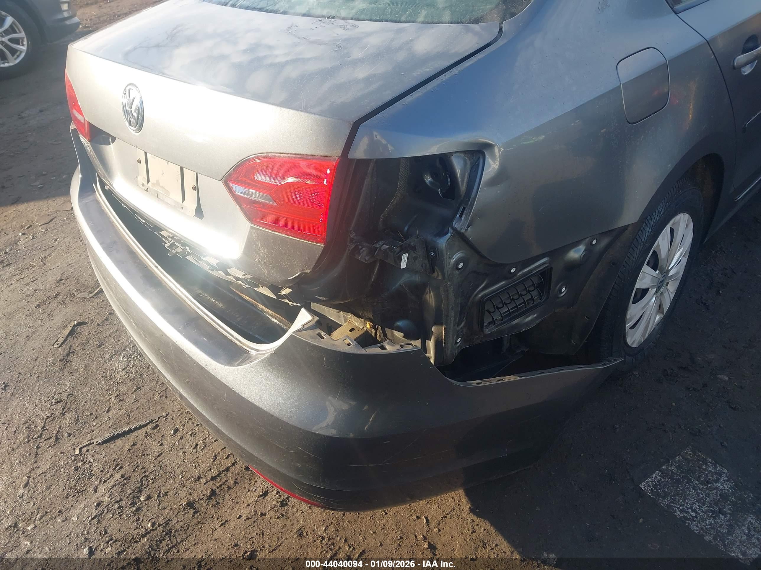 VOLKSWAGEN JETTA image 6