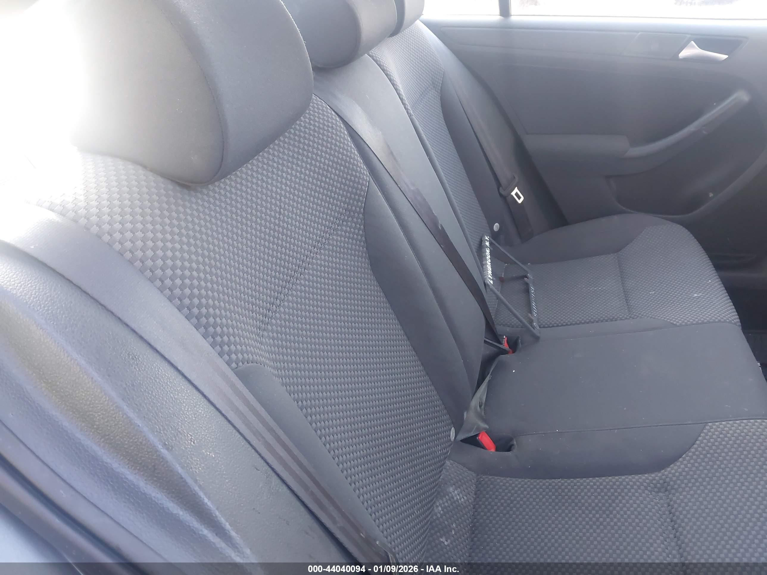 VOLKSWAGEN JETTA image 8