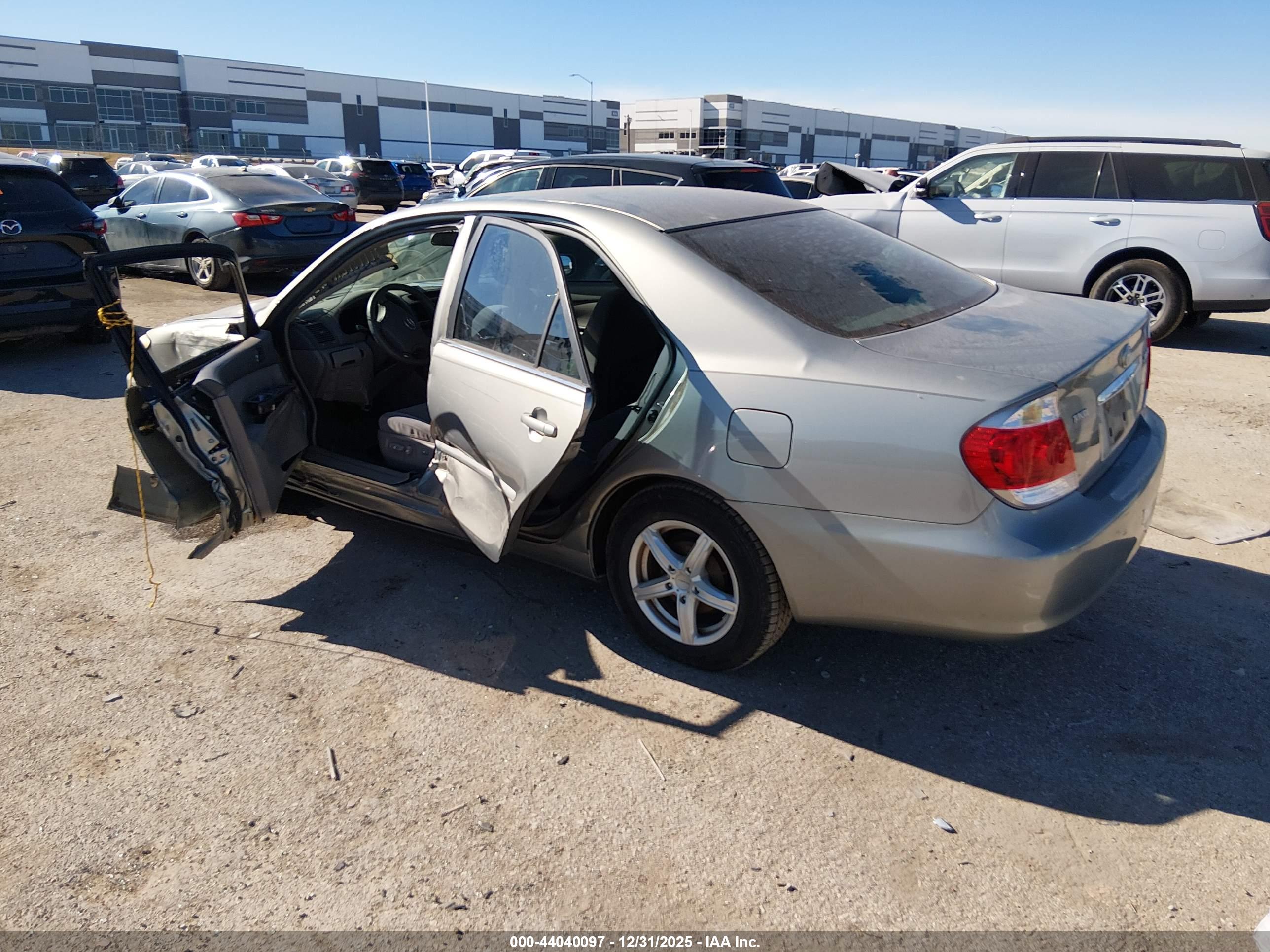 TOYOTA CAMRY image 3
