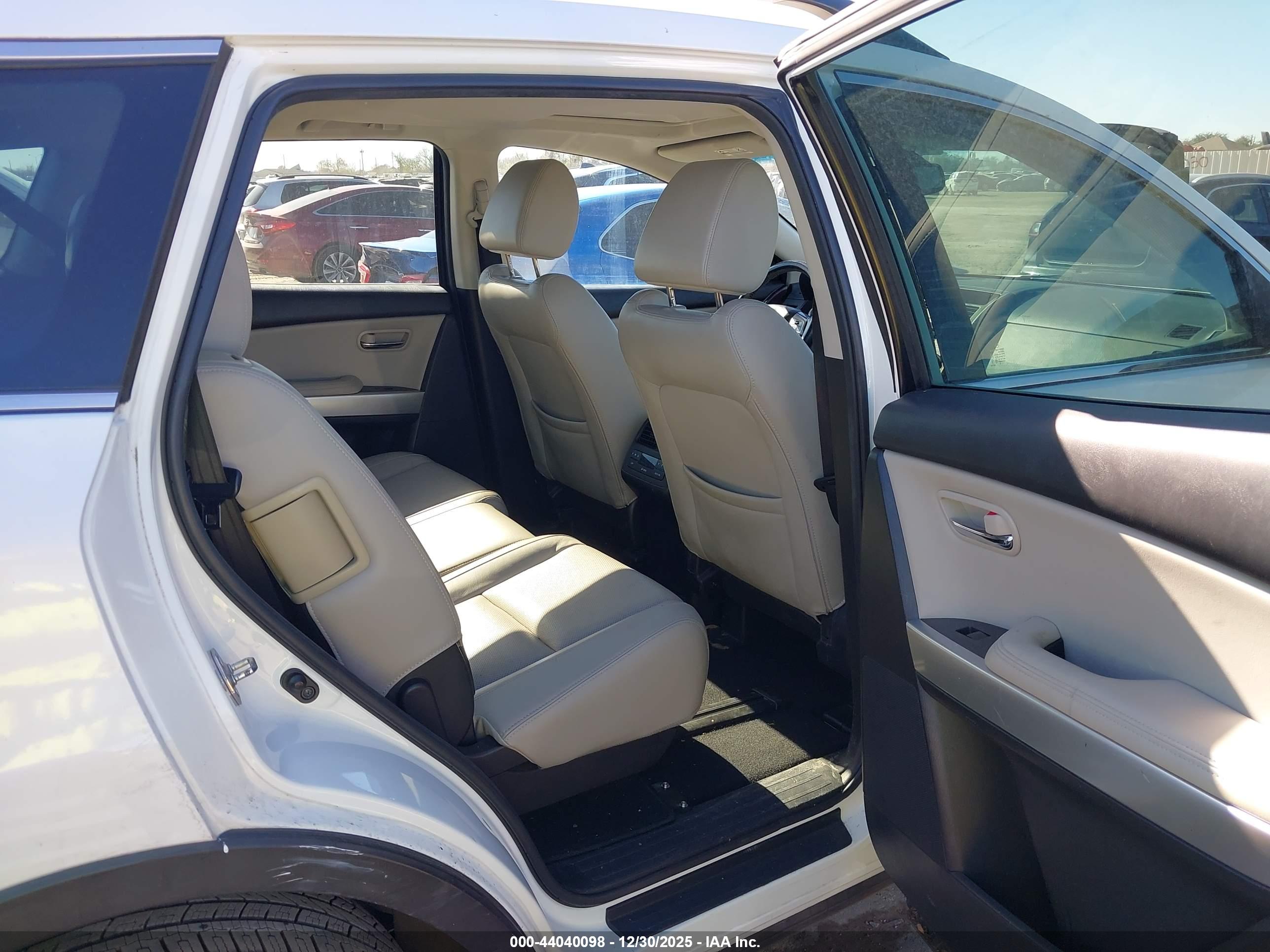 MAZDA CX-9 image 8