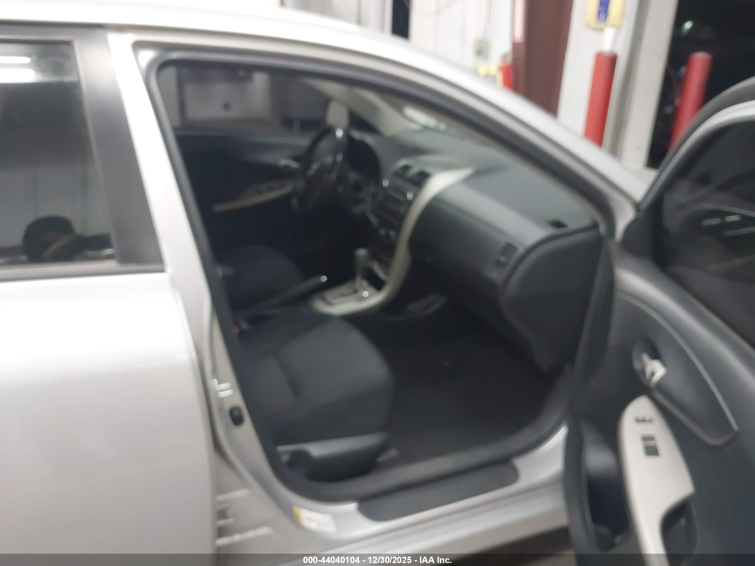 TOYOTA COROLLA image 5