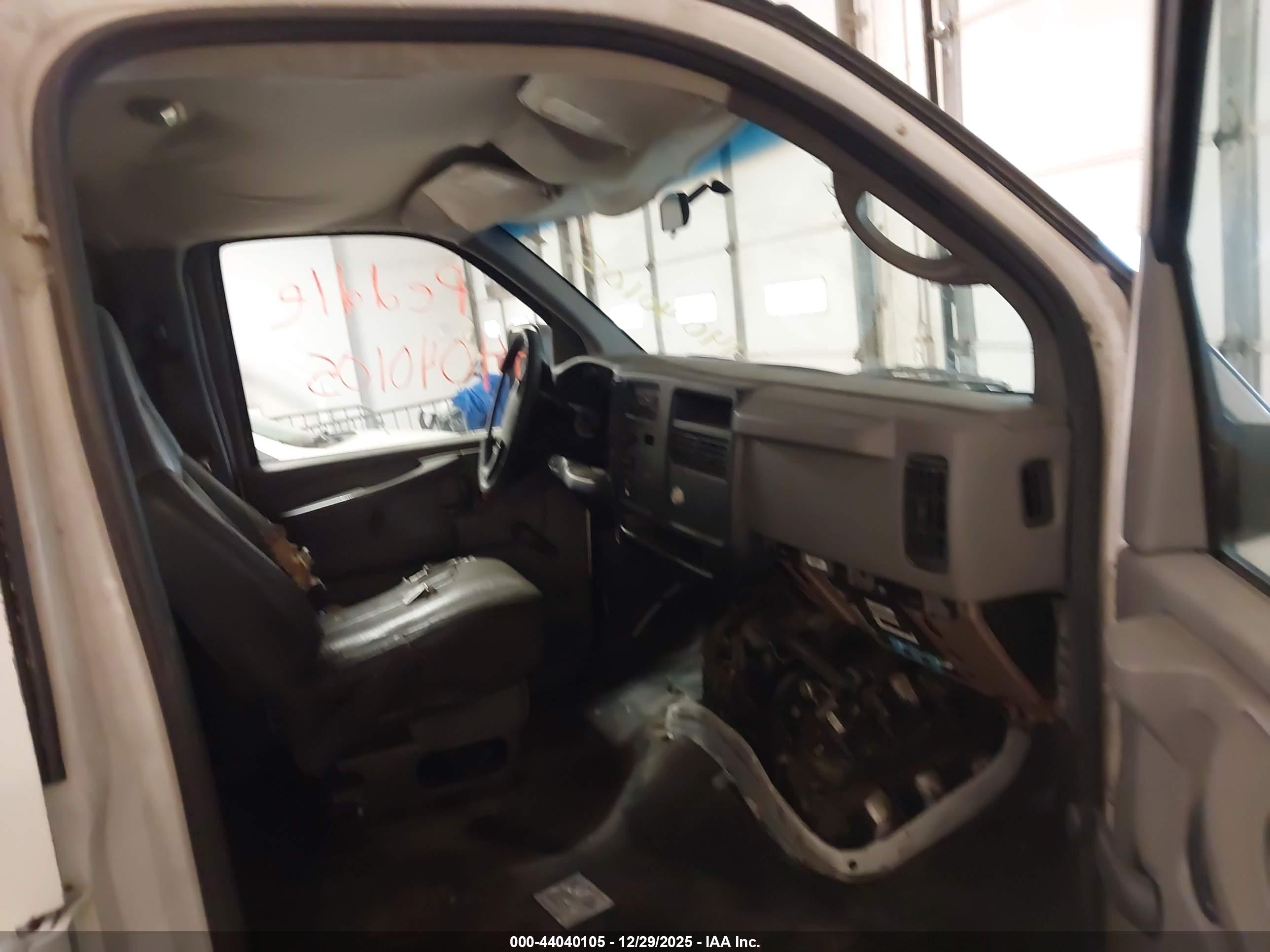 CHEVROLET EXPRESS image 5
