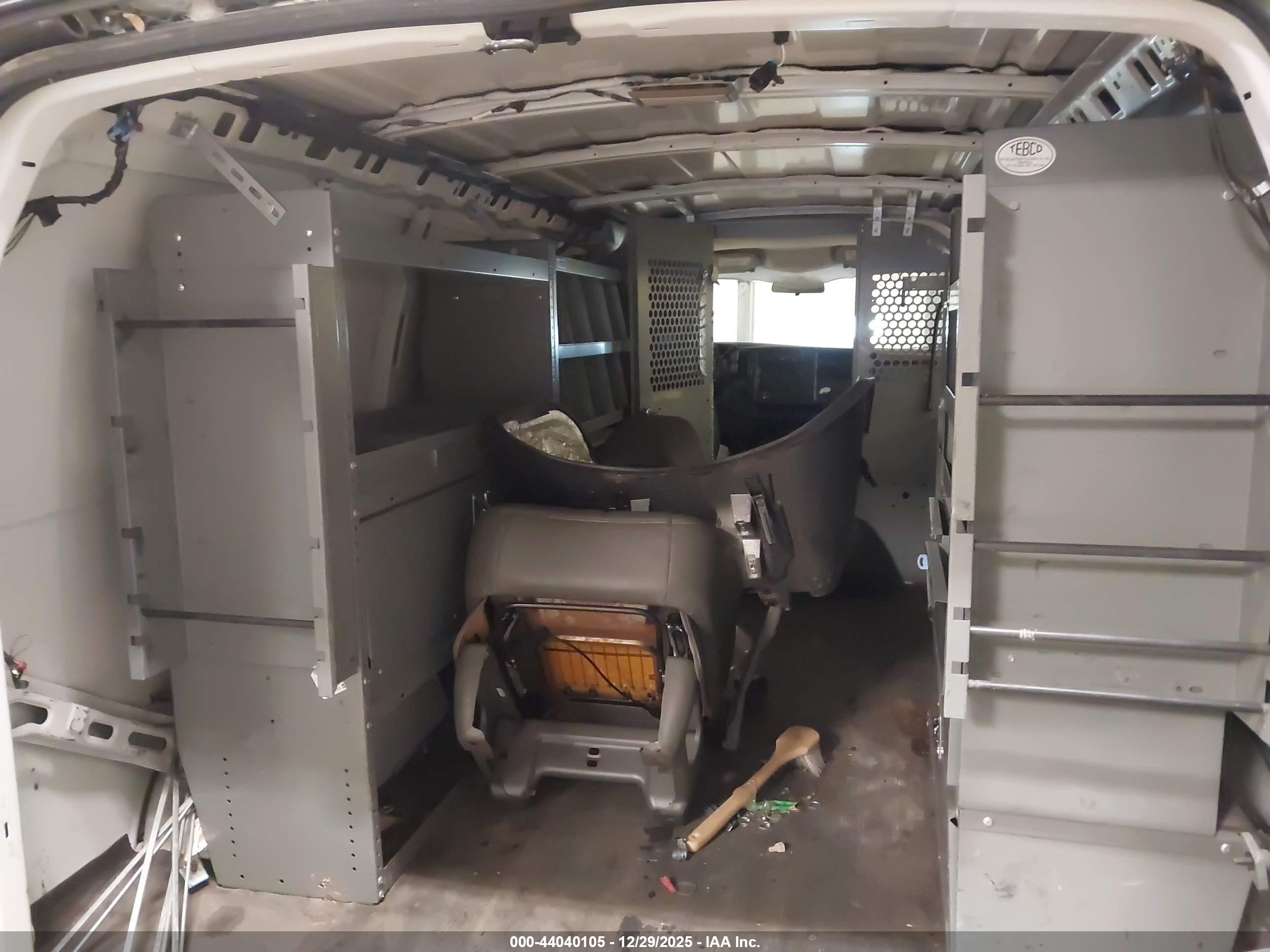 CHEVROLET EXPRESS image 8