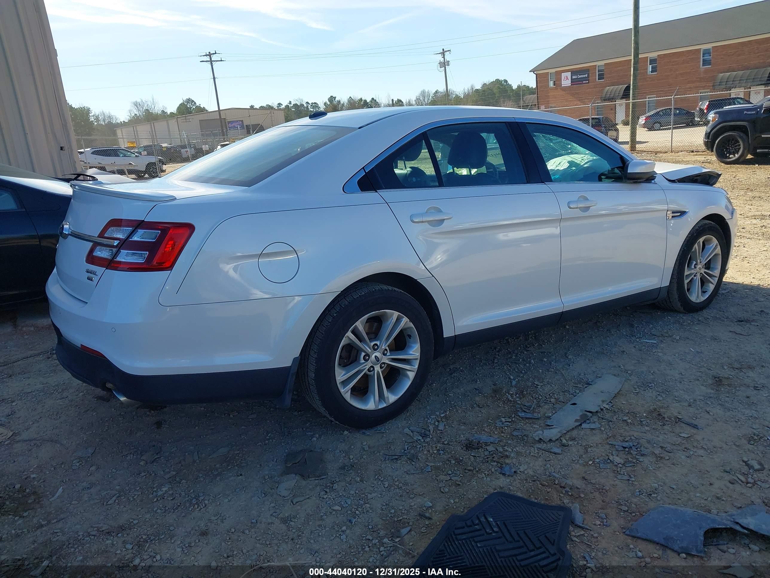 FORD TAURUS image 4