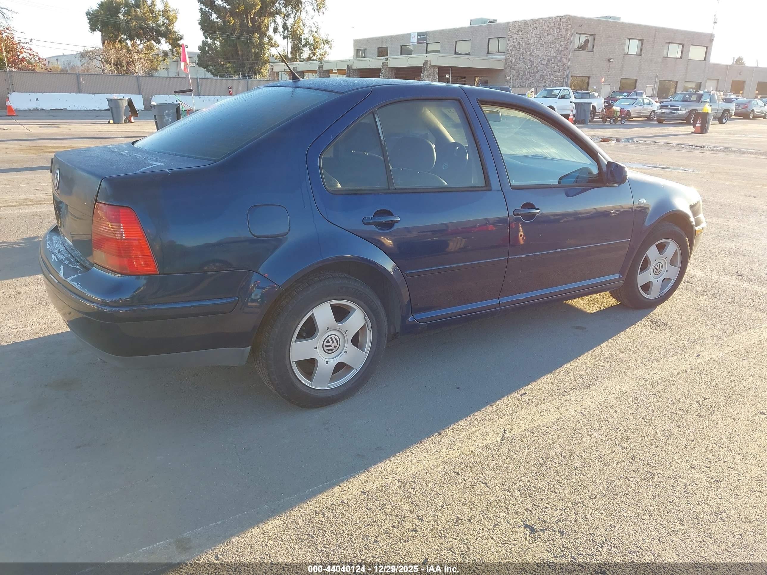VOLKSWAGEN JETTA image 4