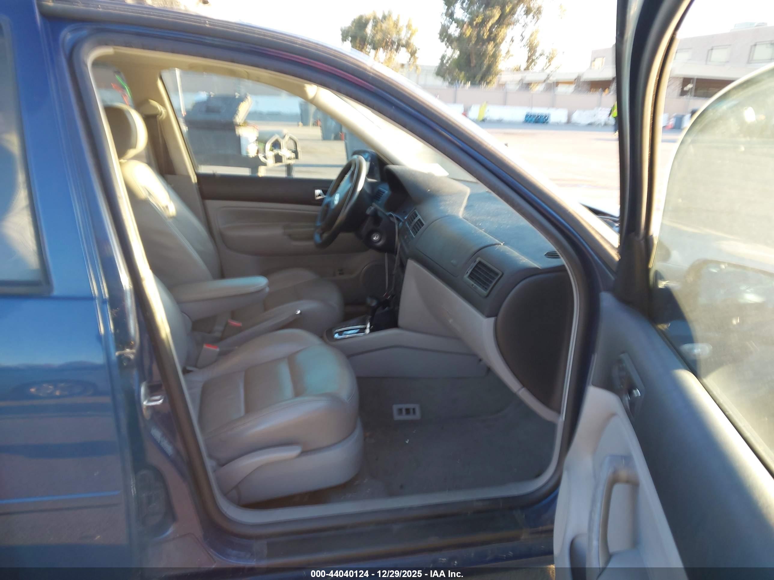 VOLKSWAGEN JETTA image 5
