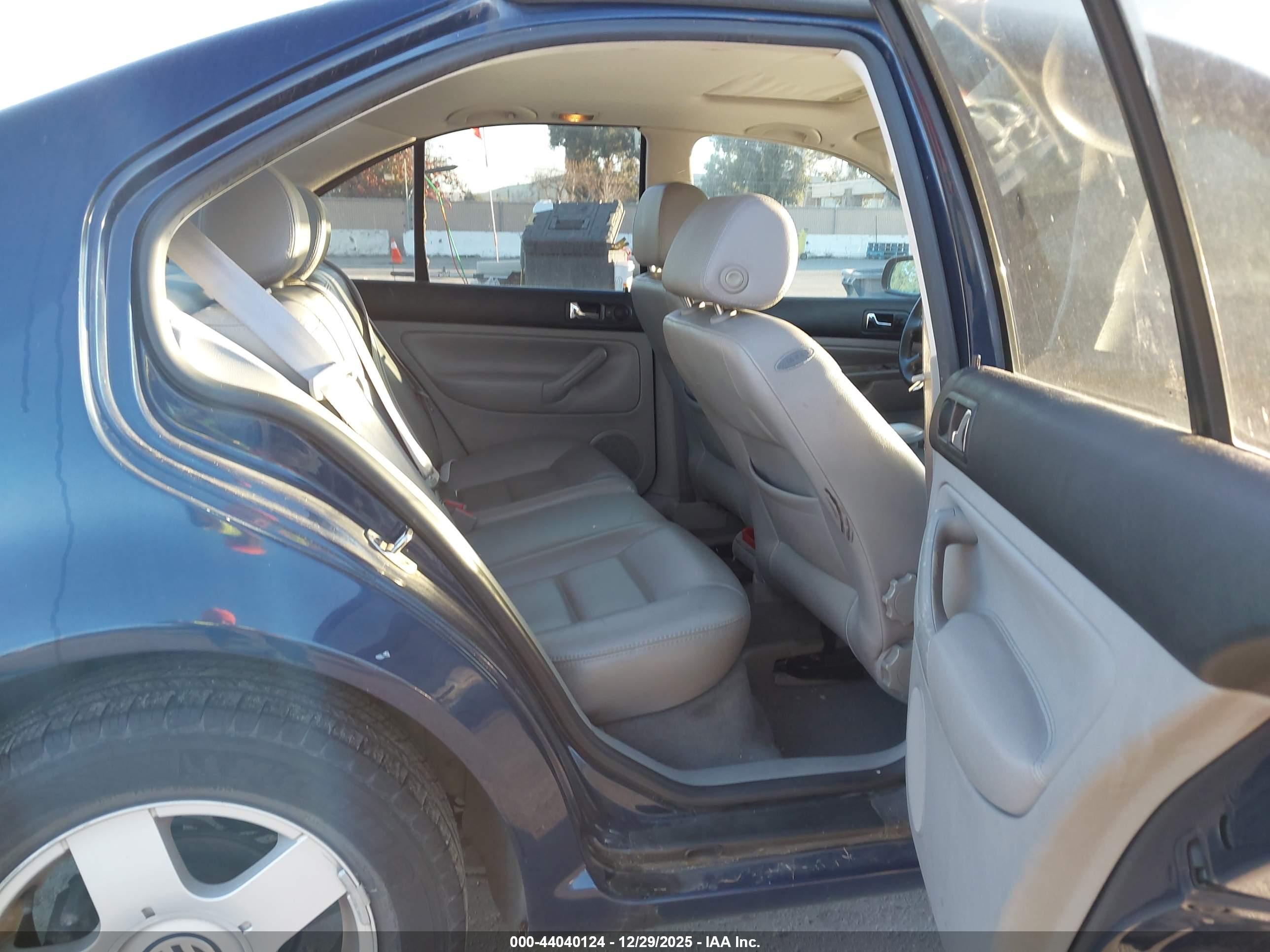 VOLKSWAGEN JETTA image 8