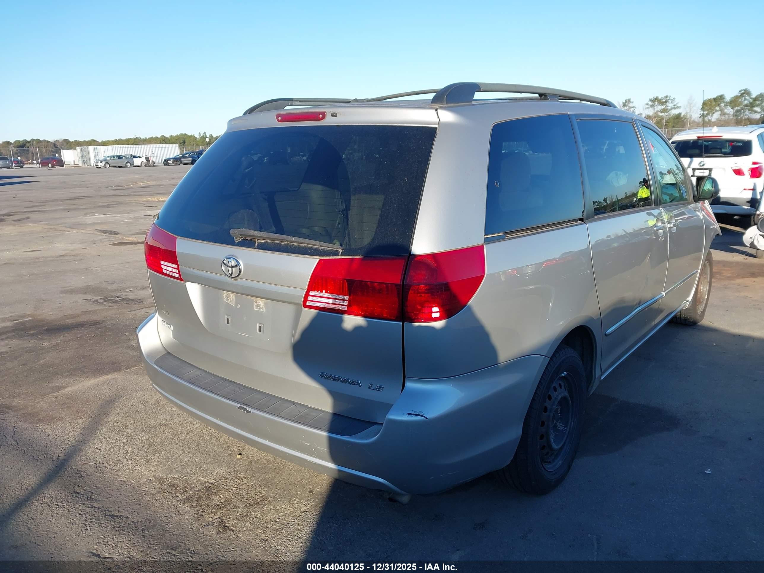 TOYOTA SIENNA image 4