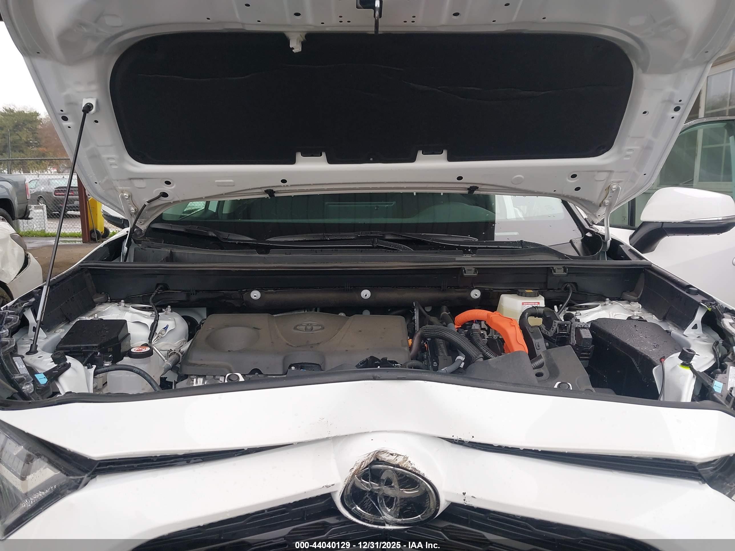 TOYOTA RAV4 image 10