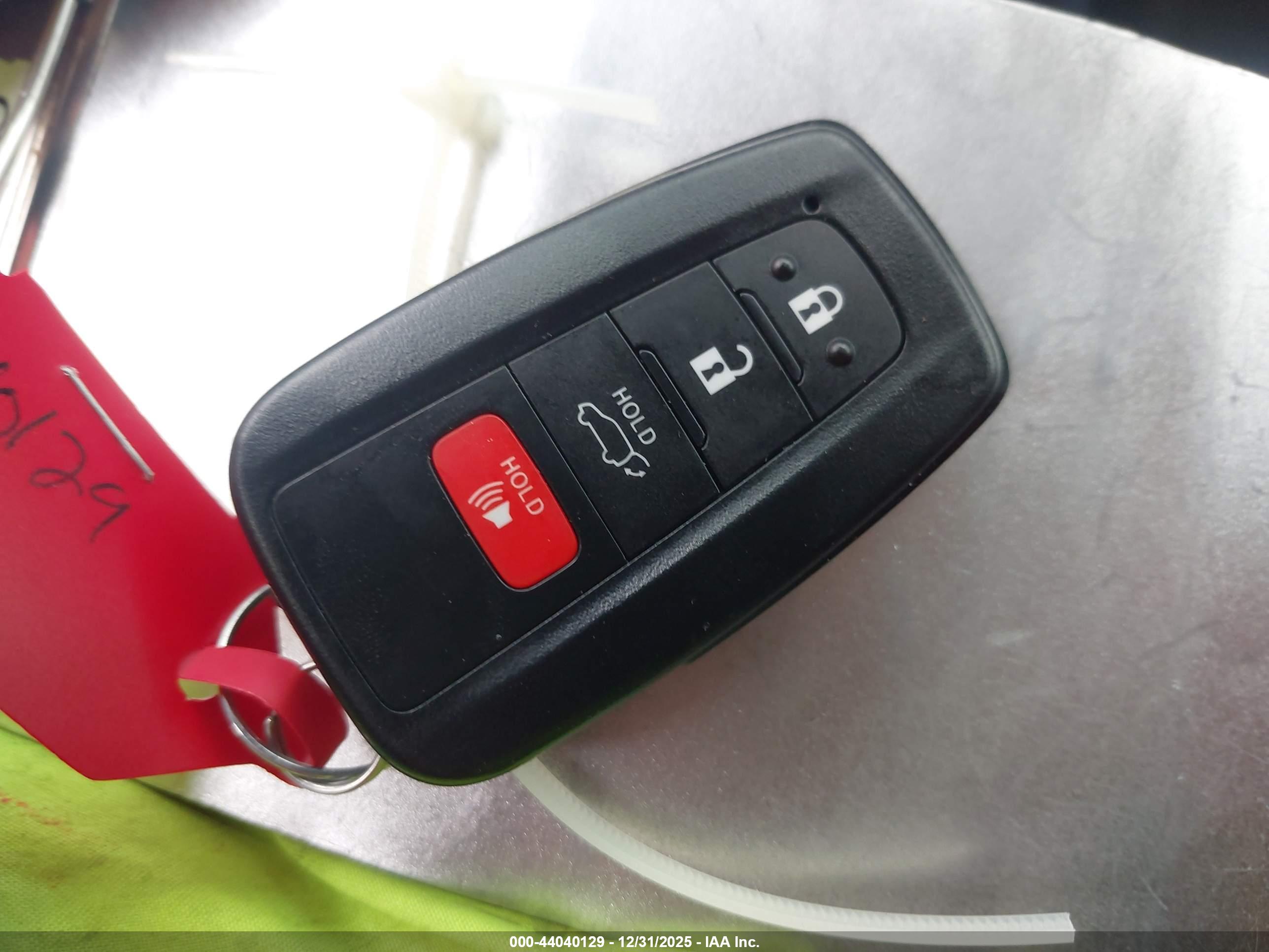 TOYOTA RAV4 image 11