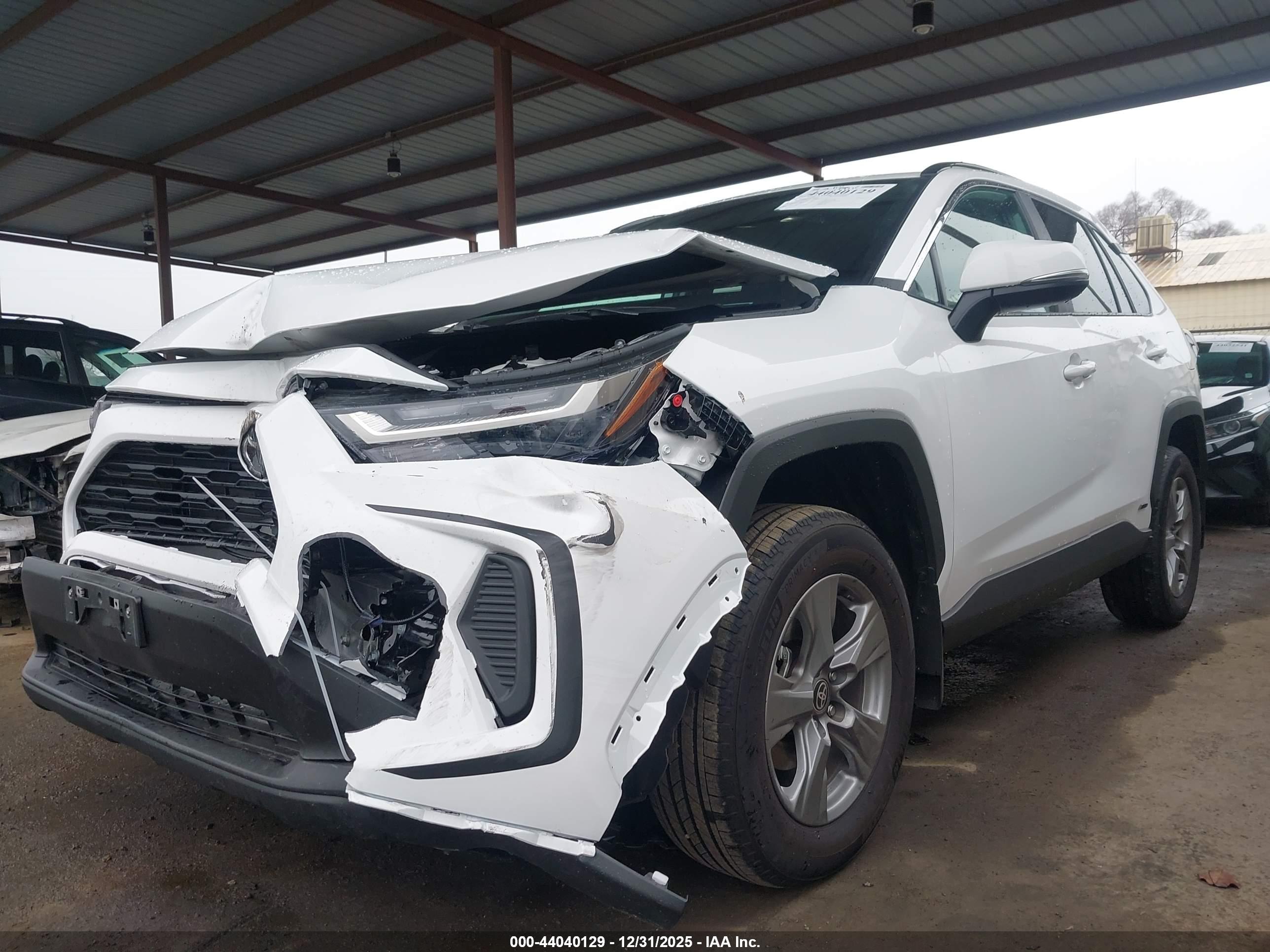 TOYOTA RAV4 image 2