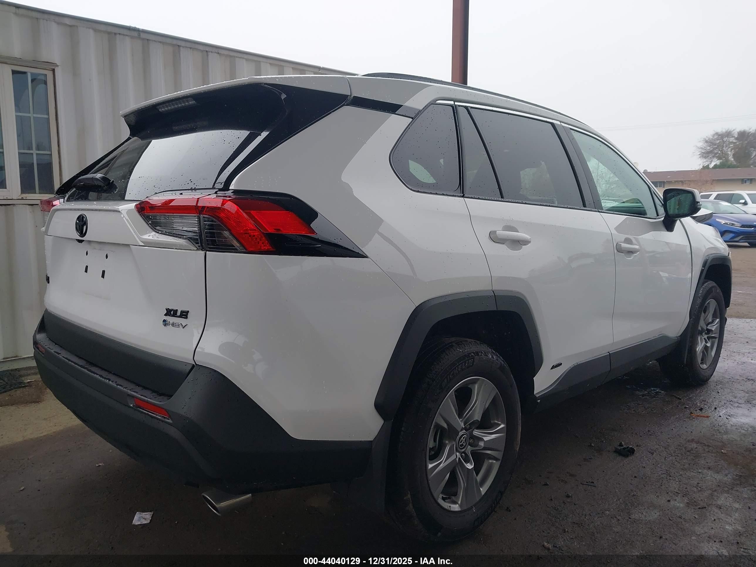 TOYOTA RAV4 image 4