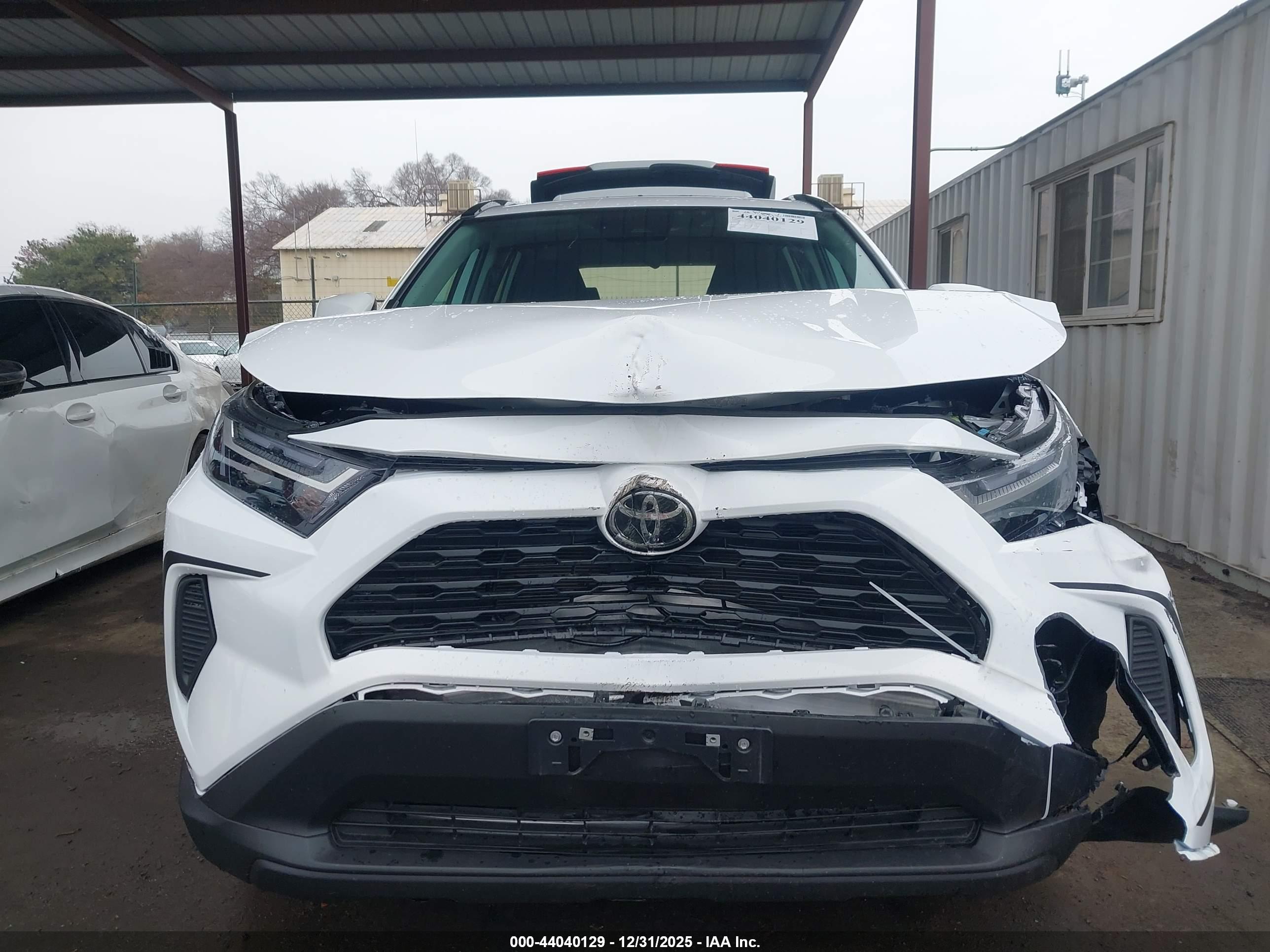 TOYOTA RAV4 image 6