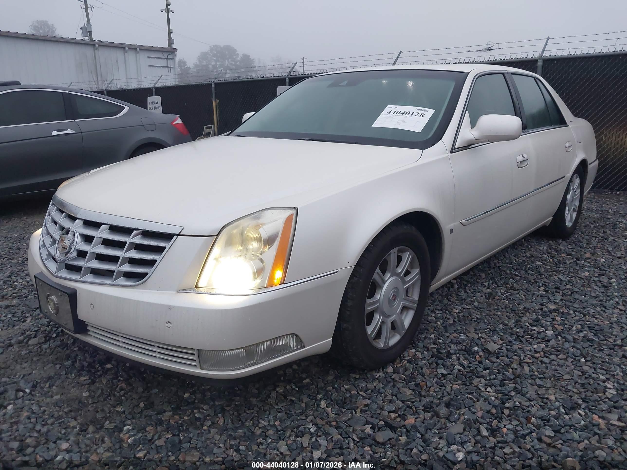 CADILLAC DTS image 2