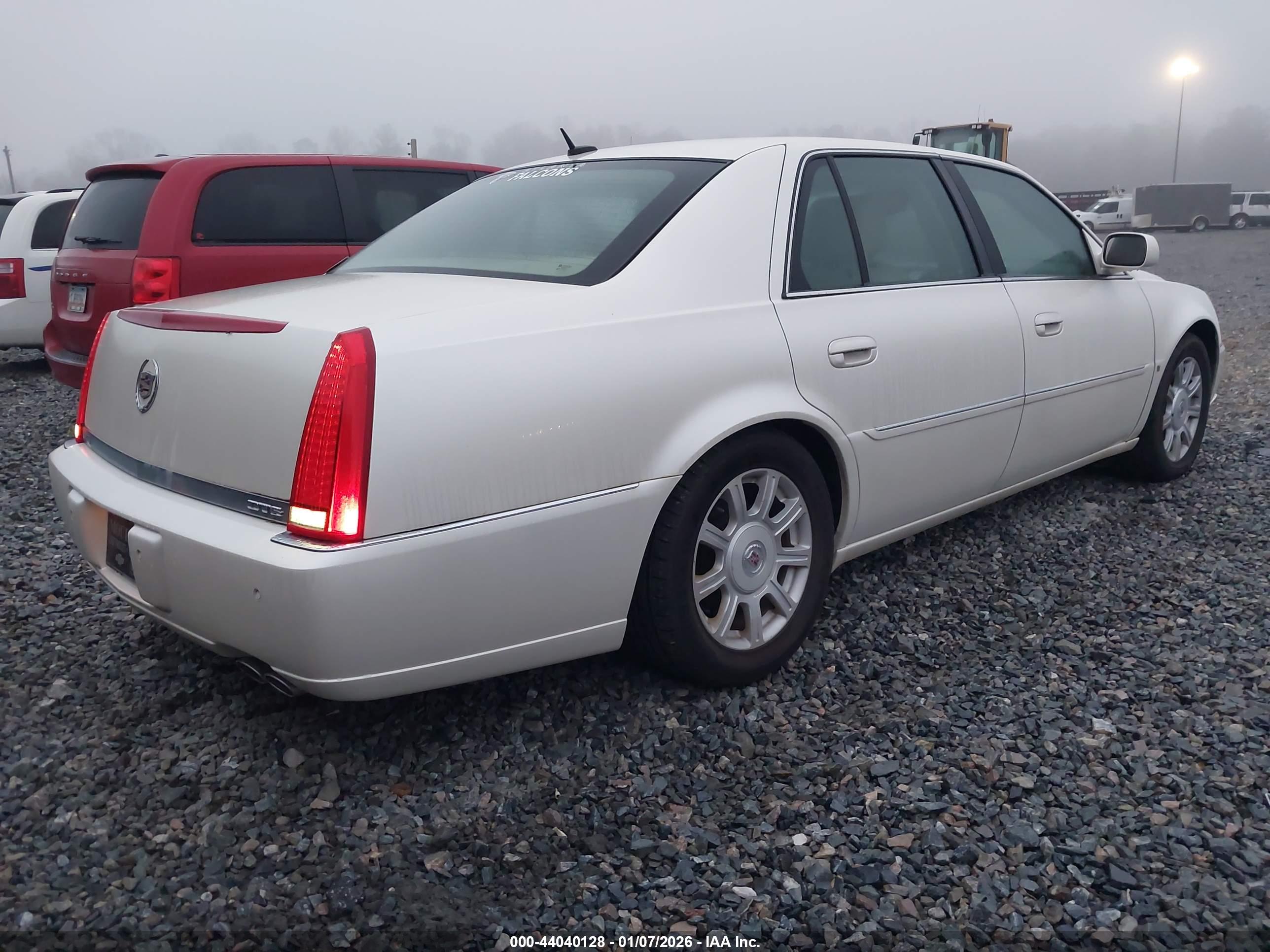 CADILLAC DTS image 4