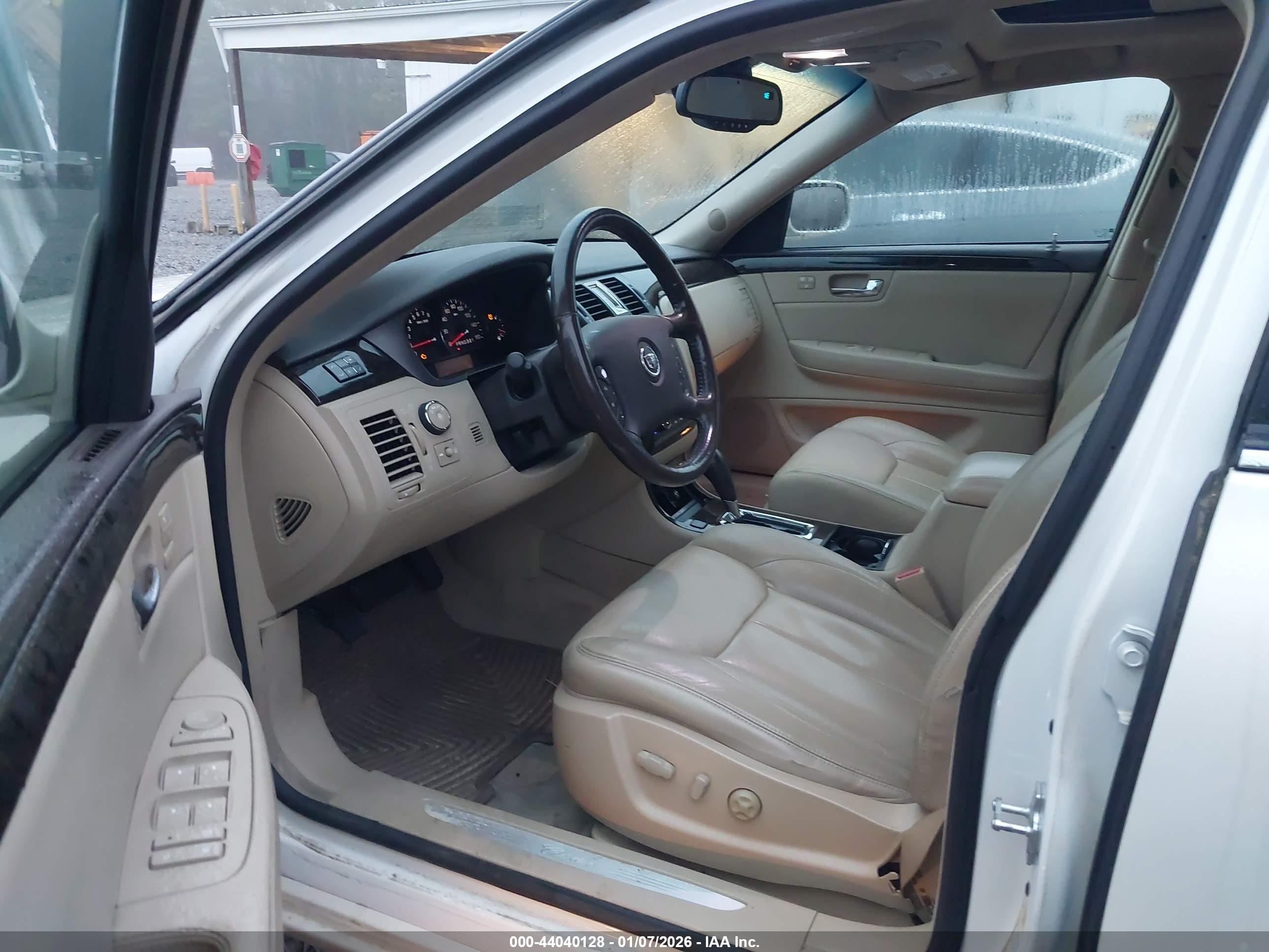 CADILLAC DTS image 5