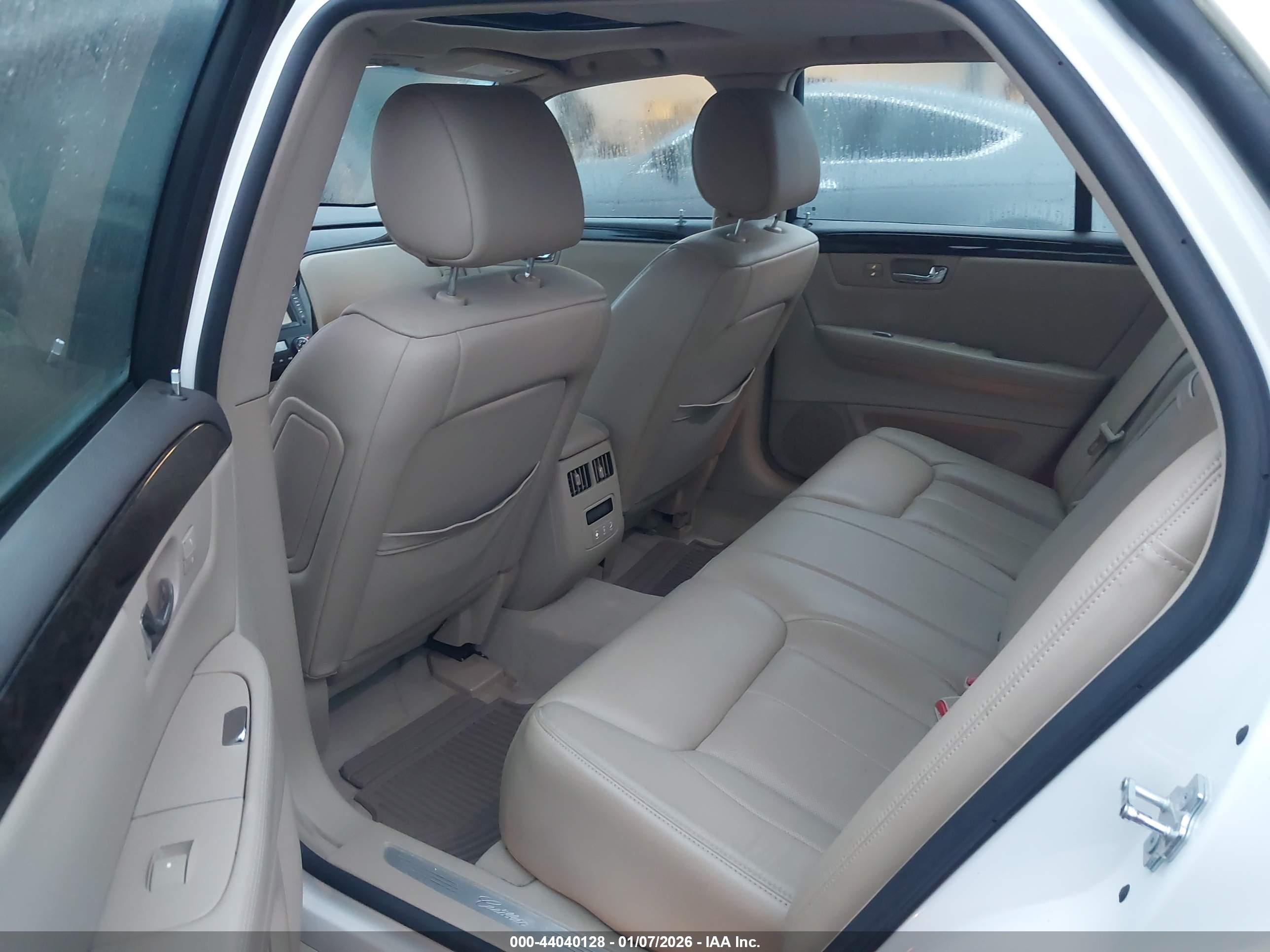 CADILLAC DTS image 8