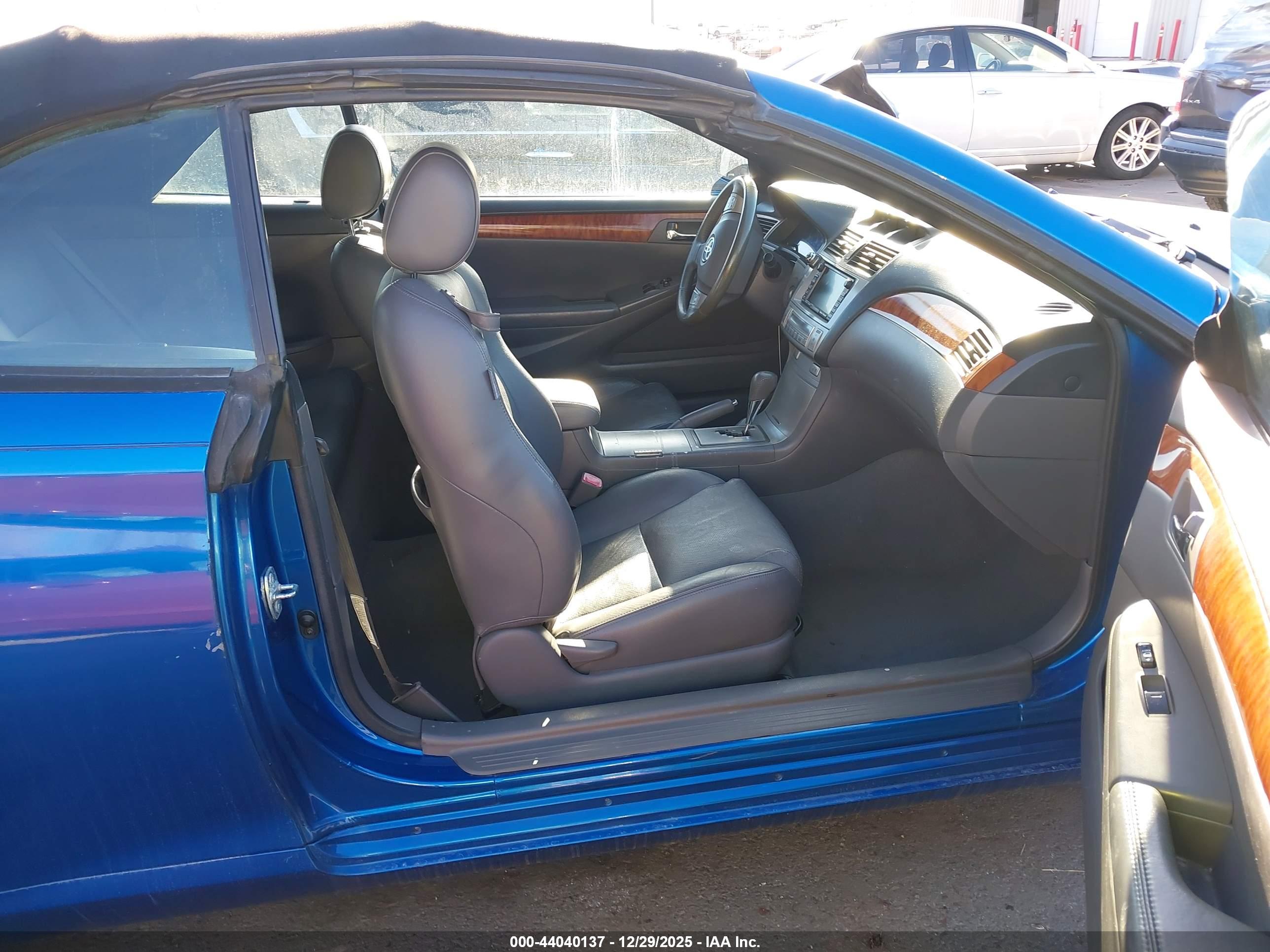 TOYOTA CAMRY image 5