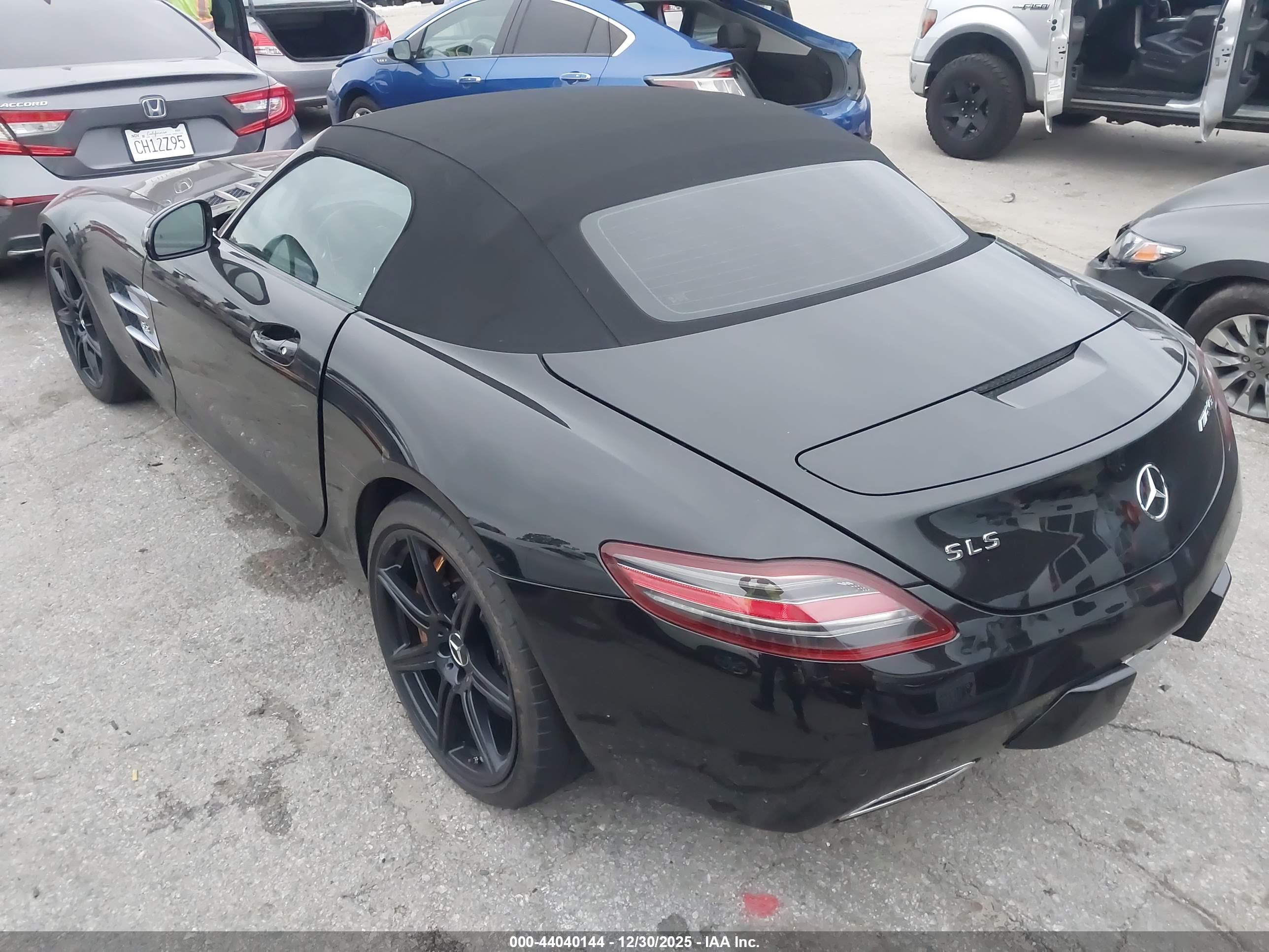MERCEDES-BENZ SLS image 3