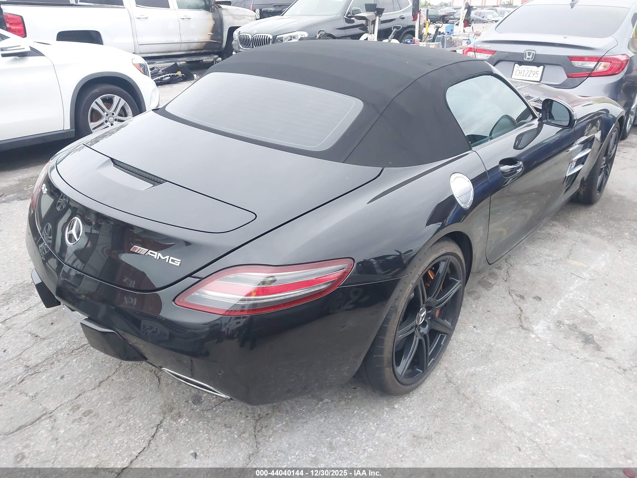 MERCEDES-BENZ SLS image 4