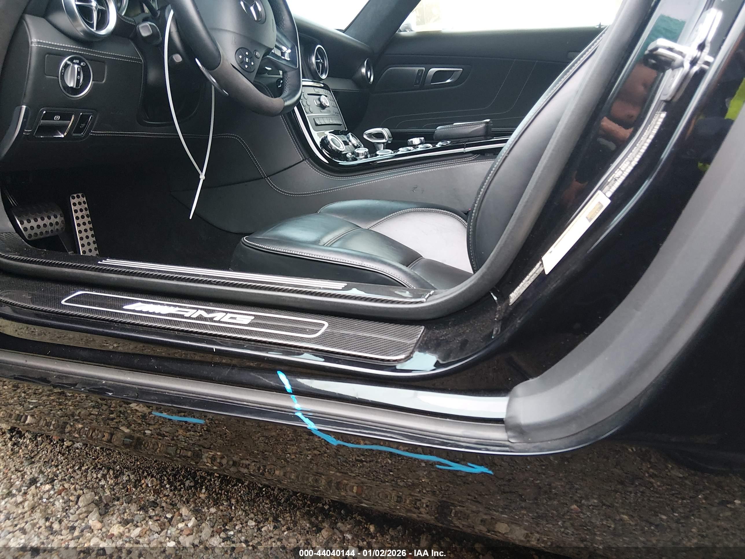 MERCEDES-BENZ SLS image 6
