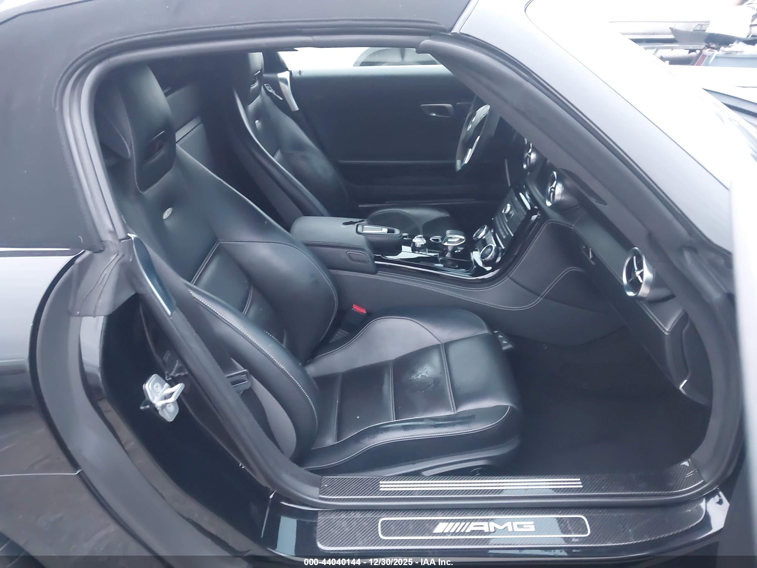 MERCEDES-BENZ SLS image 8