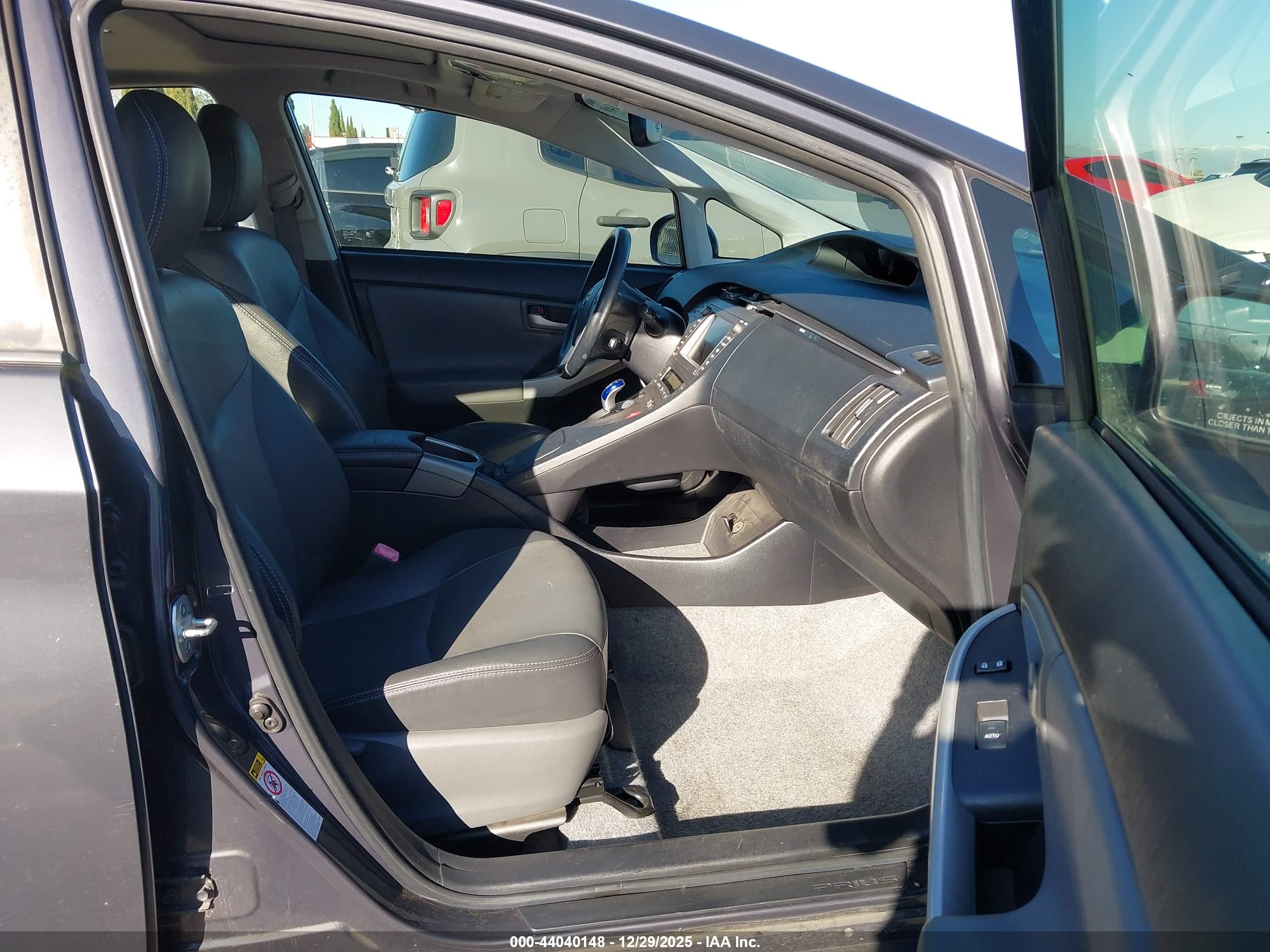 TOYOTA PRIUS image 5