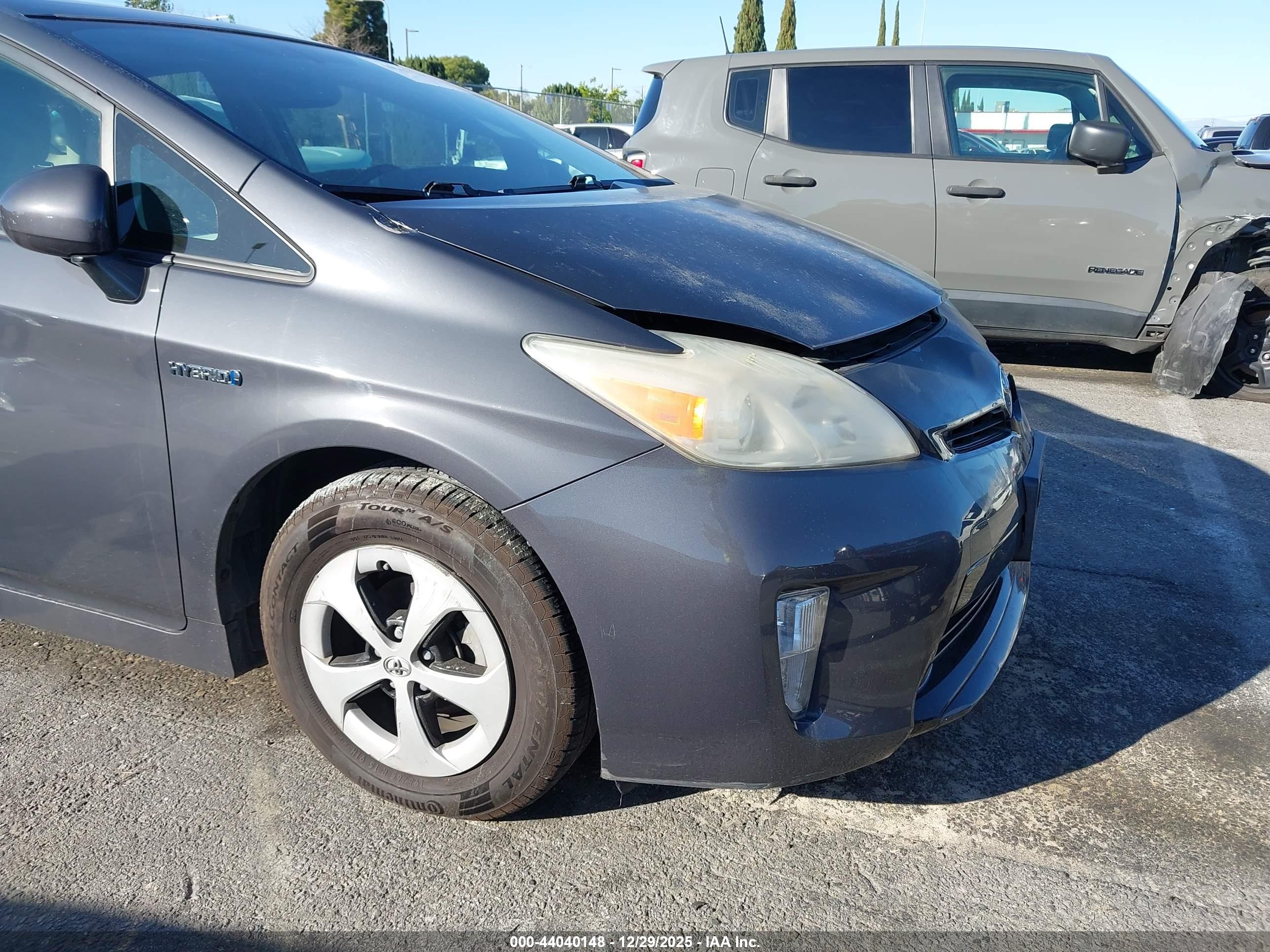 TOYOTA PRIUS image 6