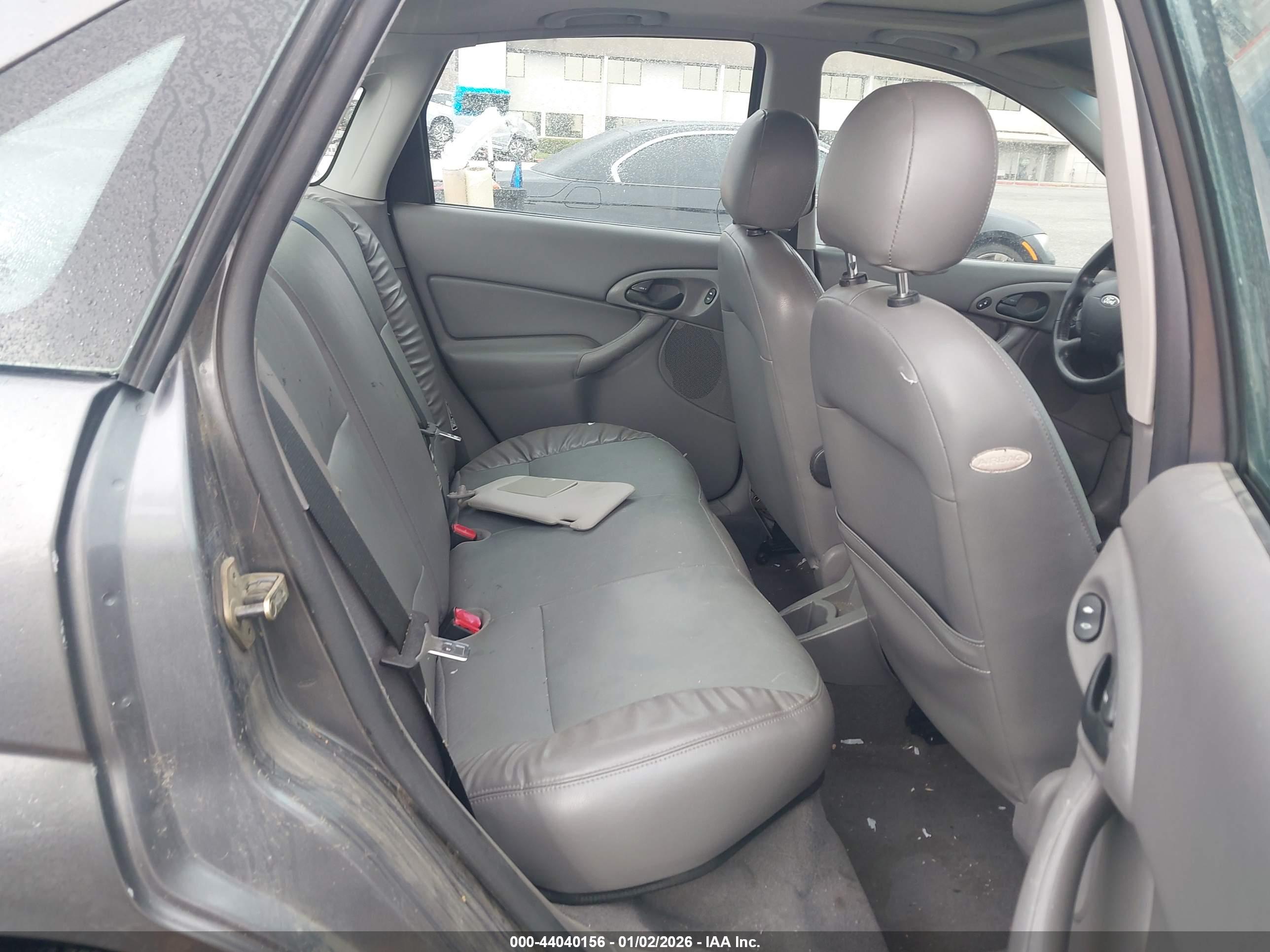 FORD FOCUS image 8