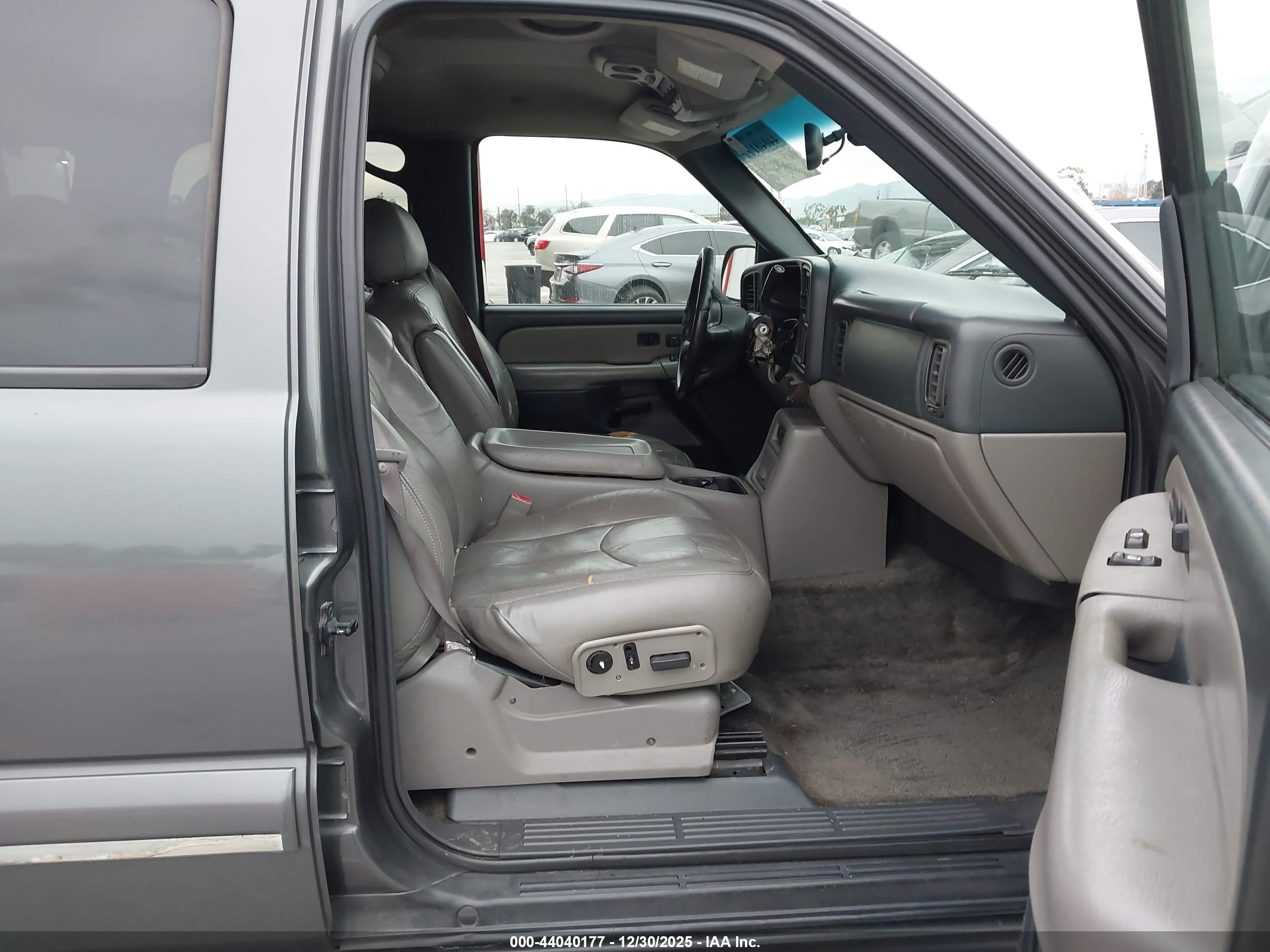 CHEVROLET TAHOE image 5