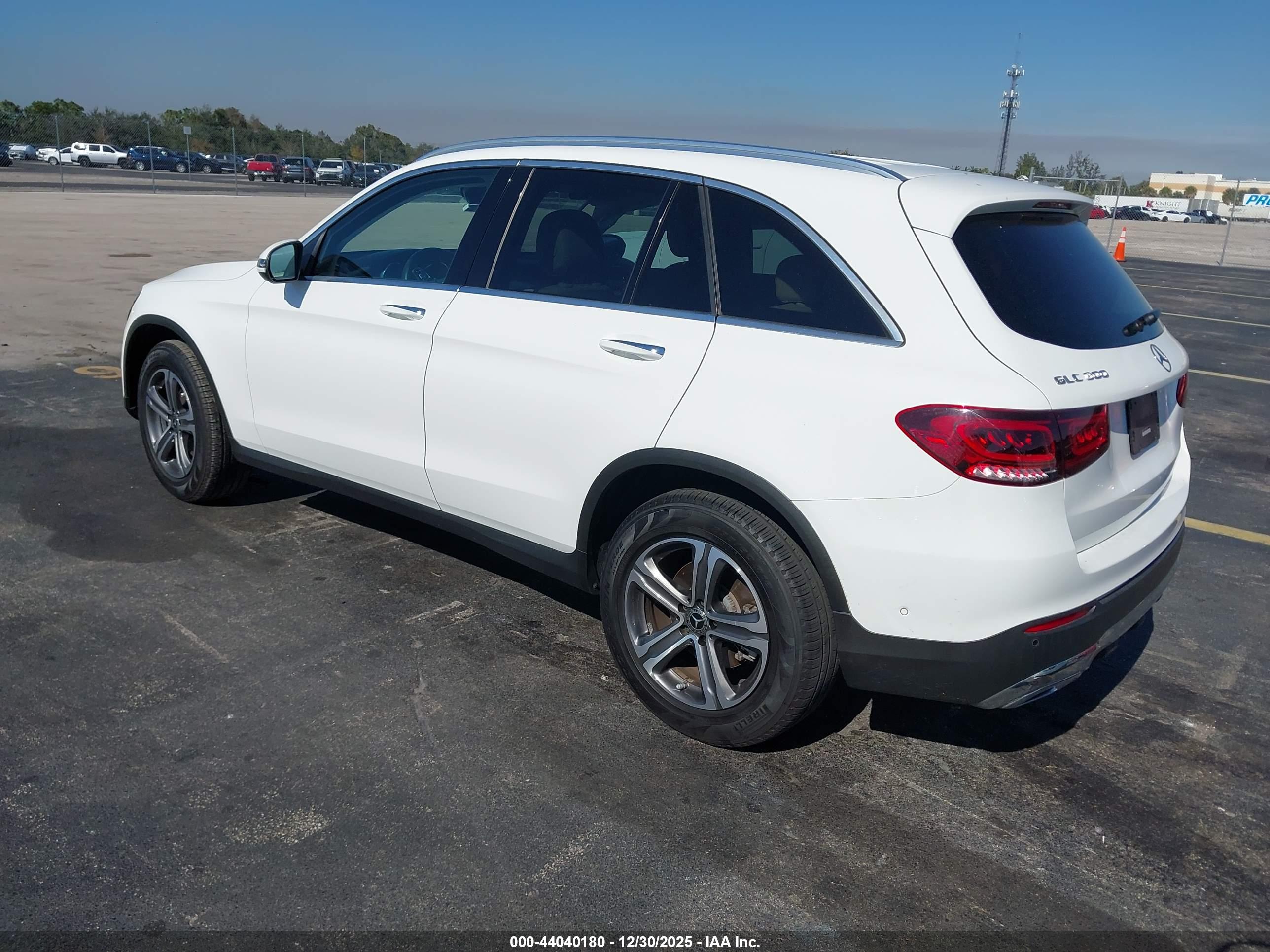 MERCEDES-BENZ GLC image 3