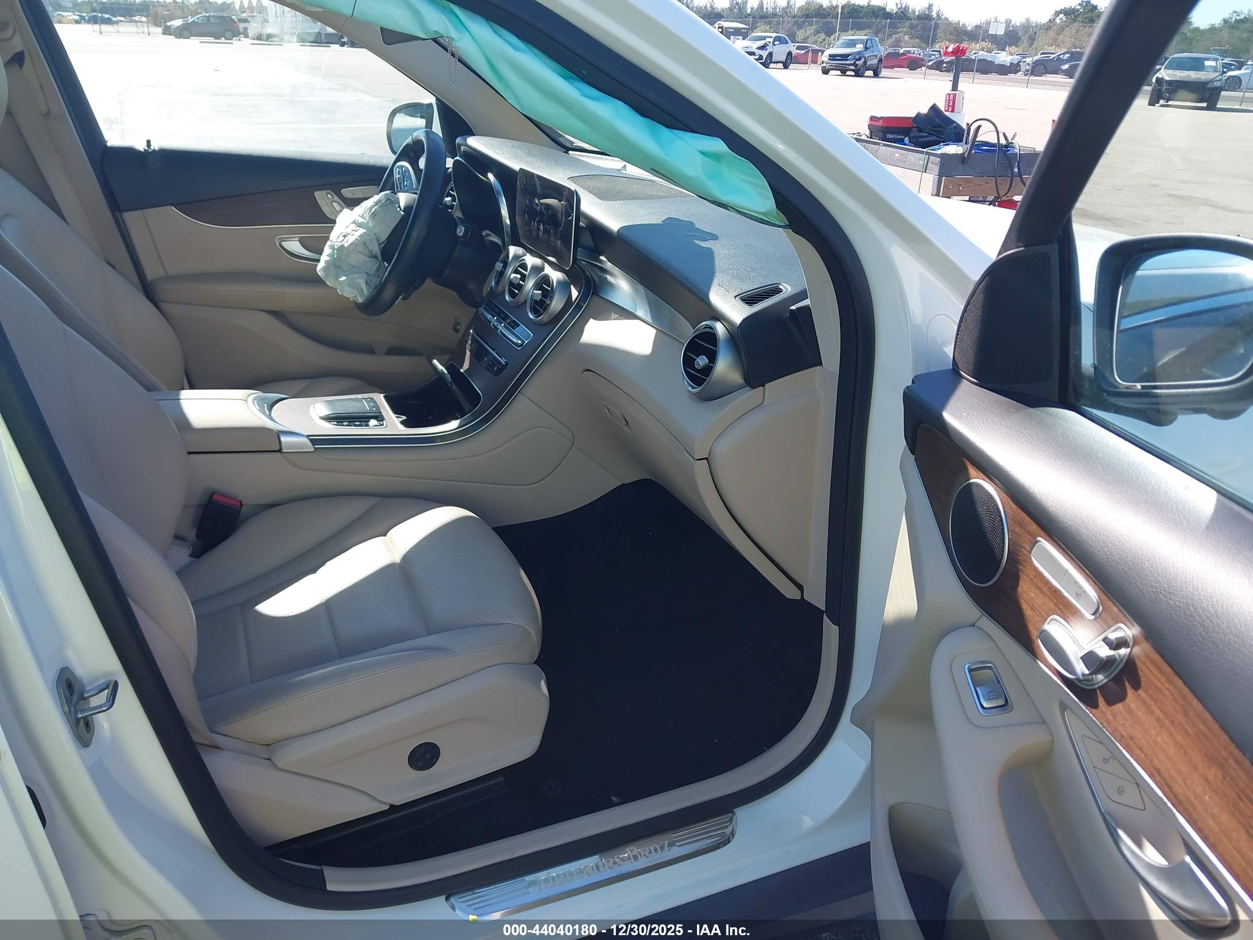 MERCEDES-BENZ GLC image 5